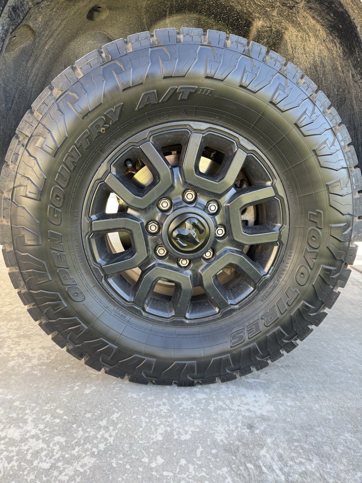 35x12.5R18 Toyo Tires With Ram 18in OEM Rim 35x12.5R18 Toyo Tires With Ram 18in OEM Rim