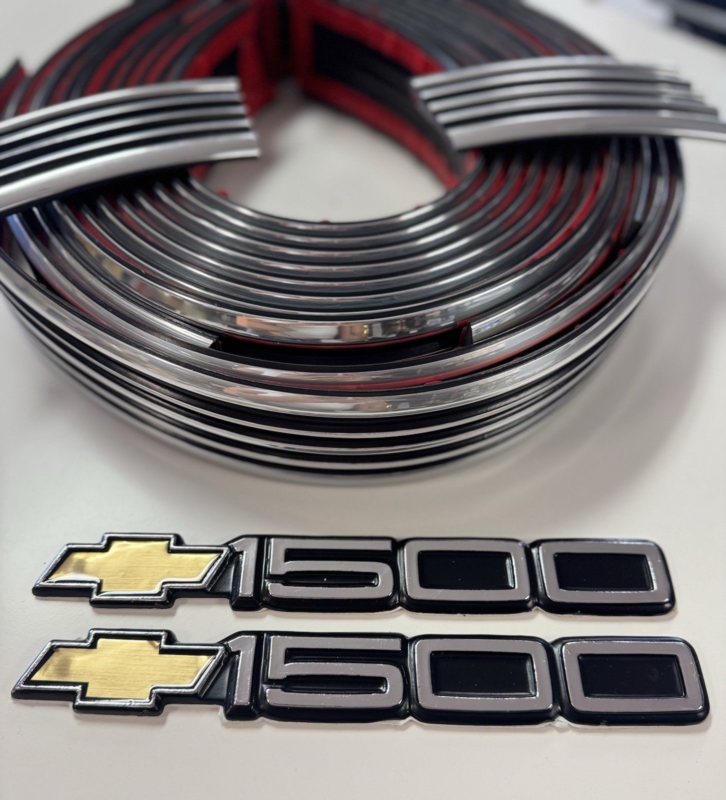 88-98 OBS Chevy Silverado Short Bed Molding PreCut Extended Cab w/2pc 1500emblem 88-98 OBS Chevy Silverado Short Bed Molding PreCut Extended Cab w/2pc 1500emblem