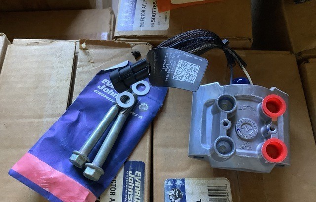 Genuine Johnson Evinrude E-TEC Starboard Side Fuel Injector 5007765 5008505 Genuine Johnson Evinrude E-TEC Starboard Side Fuel Injector 5007765 5008505