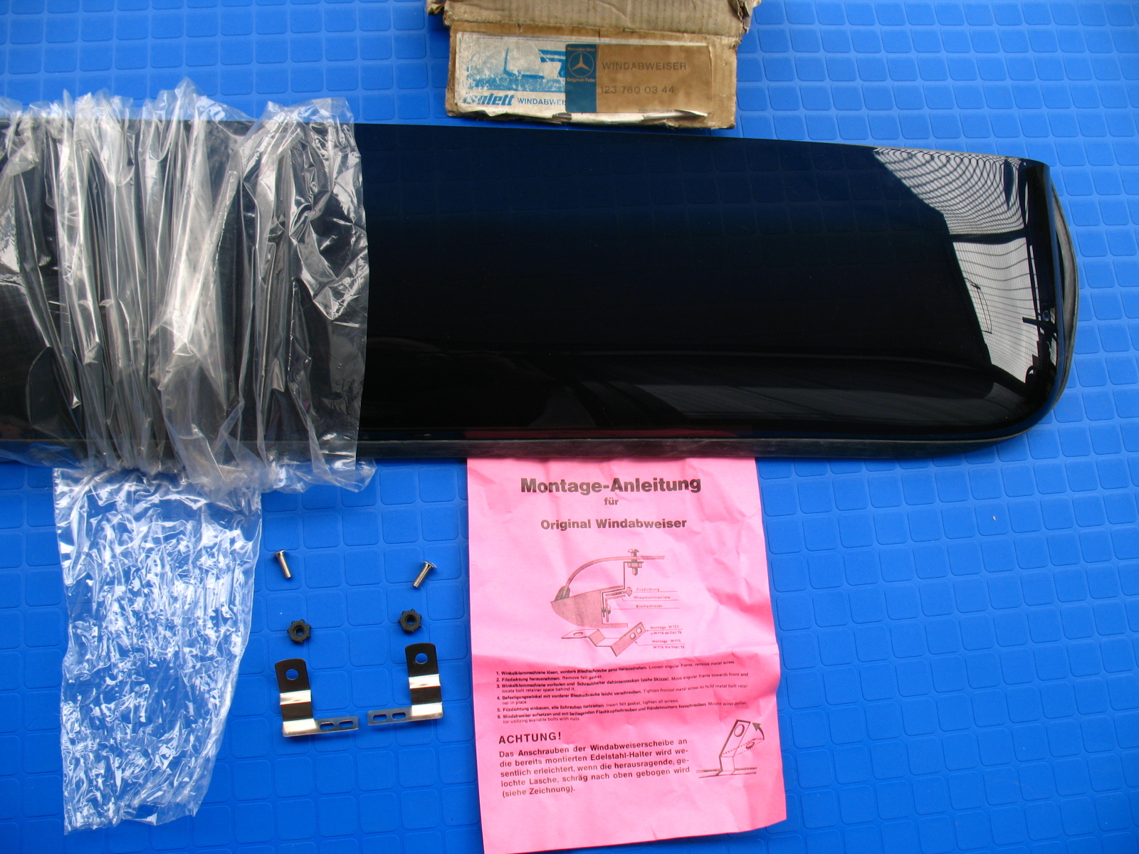 Mercedes Benz ´70 ´80 genuine SUNROOF WIND DEFLECTOR NOS W123 W116 W126 W115
