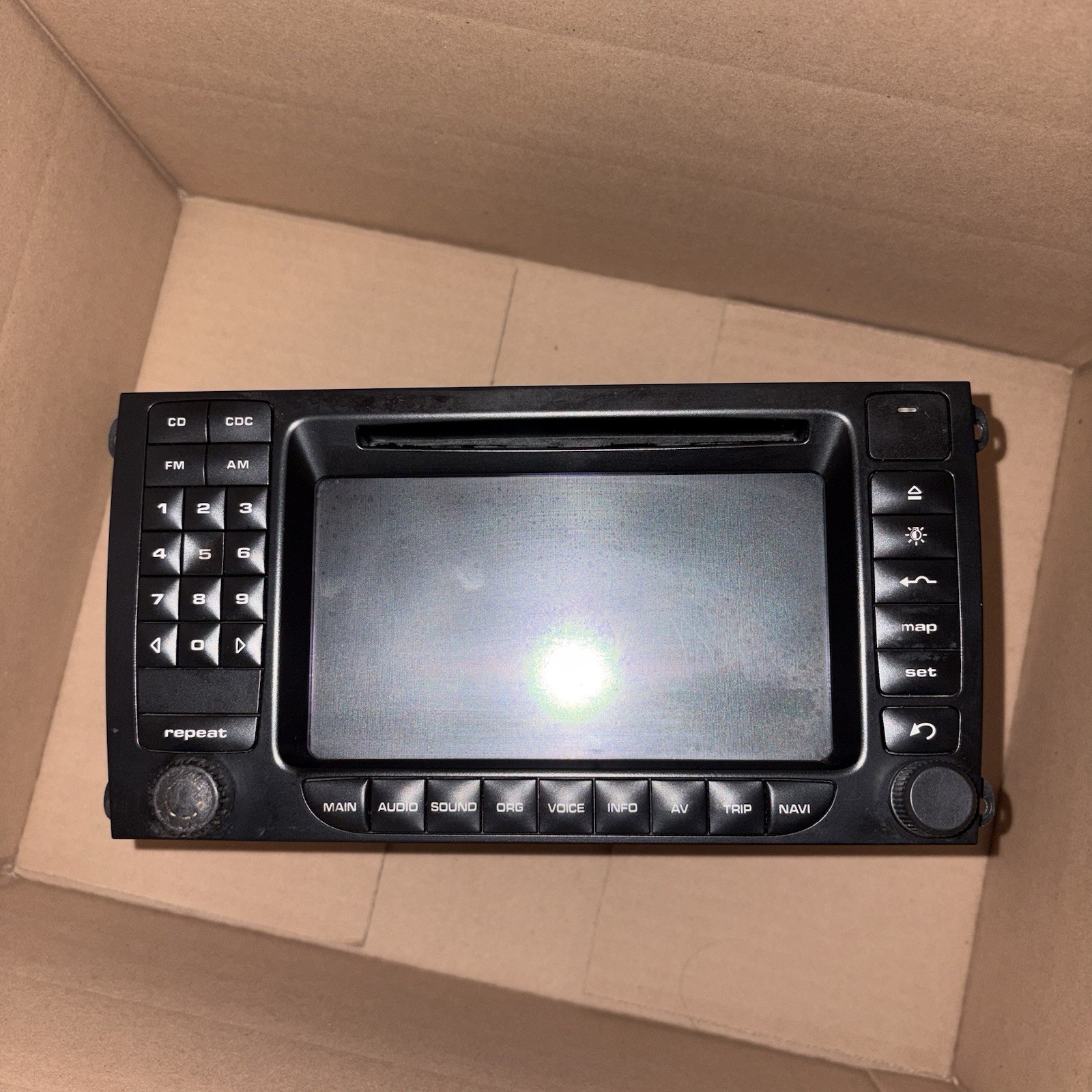 2003 2004 PORSCHE CAYENNE NAVIGATION RADIO INFORMATION DISPLAY SCREEN HEAD UNIT