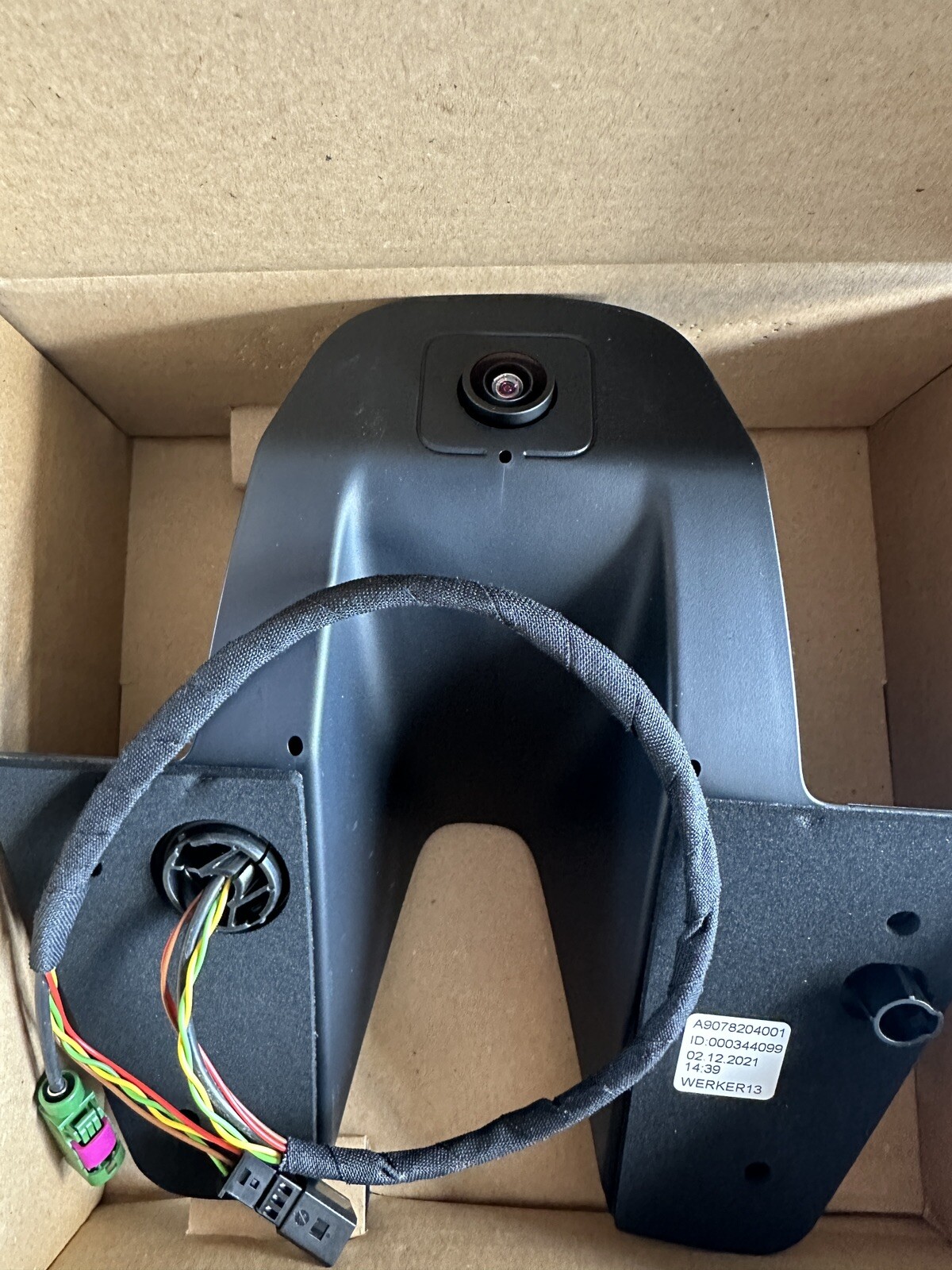 New Genuine Mercedes-Benz Sprinter Back Up Camera 907-820-40-01-9051 New Genuine Mercedes-Benz Sprinter Back Up Camera 907-820-40-01-9051