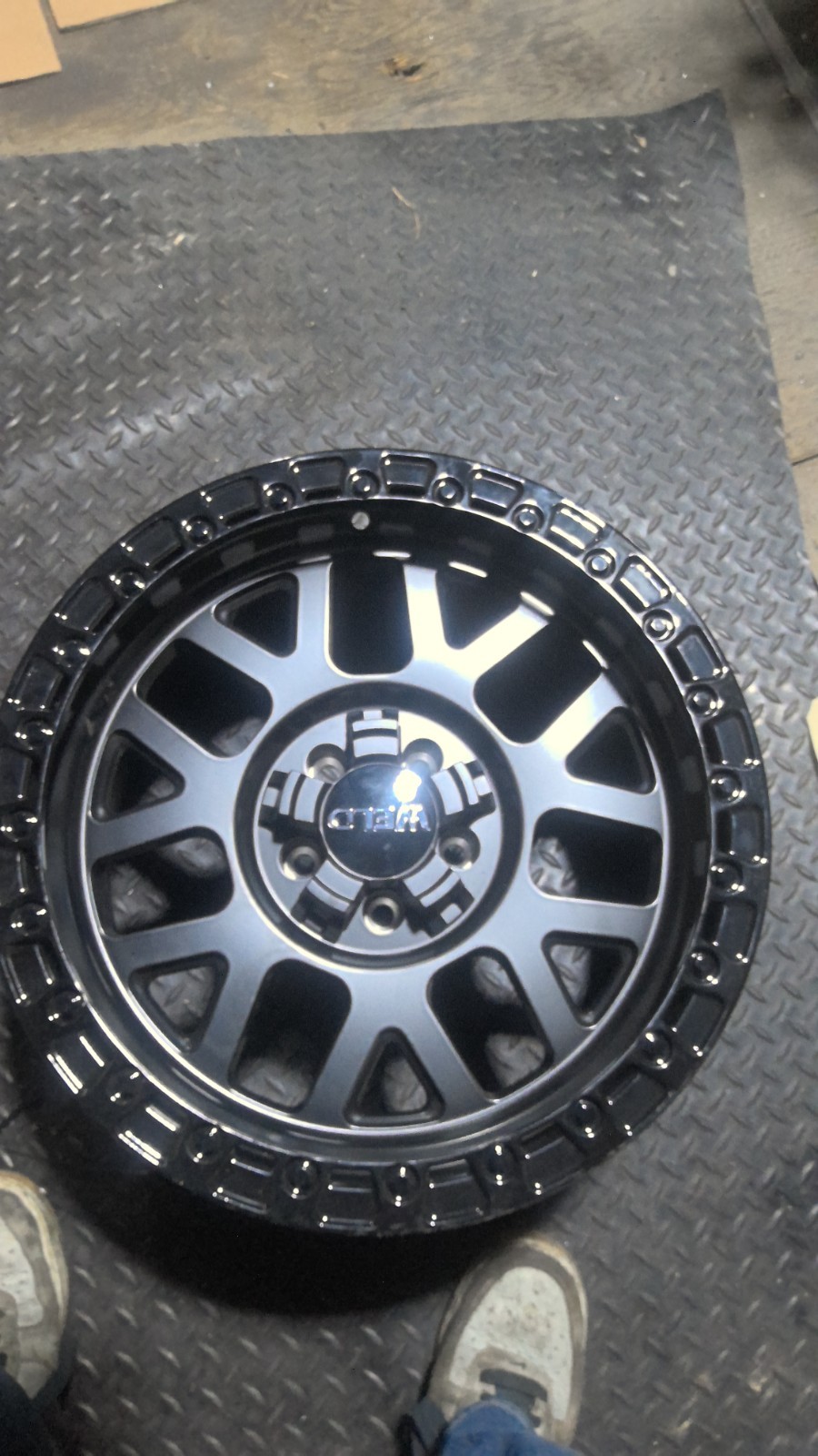 WELD OFF-ROAD Cinch W105 17X9 6X135/6X139.7 -12 Blk Milled/ Blk (Qty 1) WELD OFF-ROAD Cinch W105 17X9 6X135/6X139.7 -12 Blk Milled/ Blk (Qty 1)