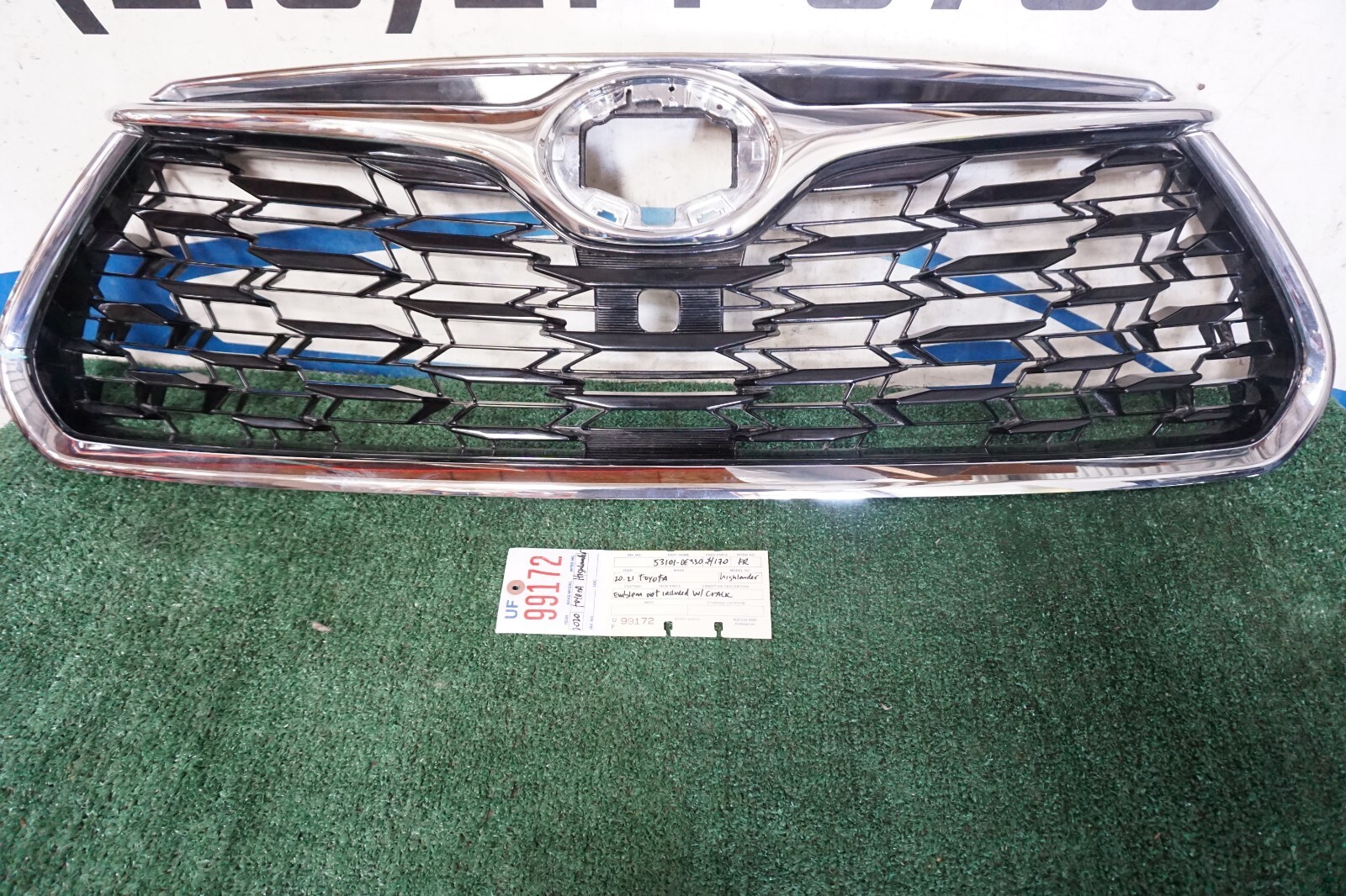 w/ crack 2020-2021 TOYOTA HIGHLANDER FRONT GRILLE OEM UF99172 w/ crack 2020-2021 TOYOTA HIGHLANDER FRONT GRILLE OEM UF99172