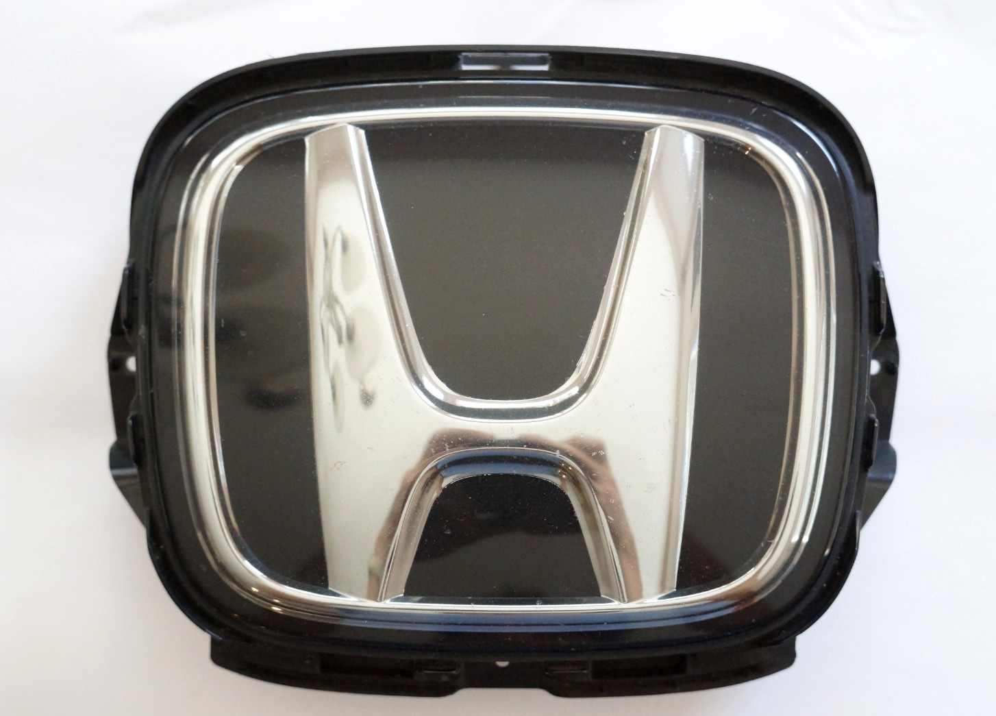OEM 2019-2021 Honda Passport & Pilot Front Radar GRILLE EMBLEM 71125-TG7-A51