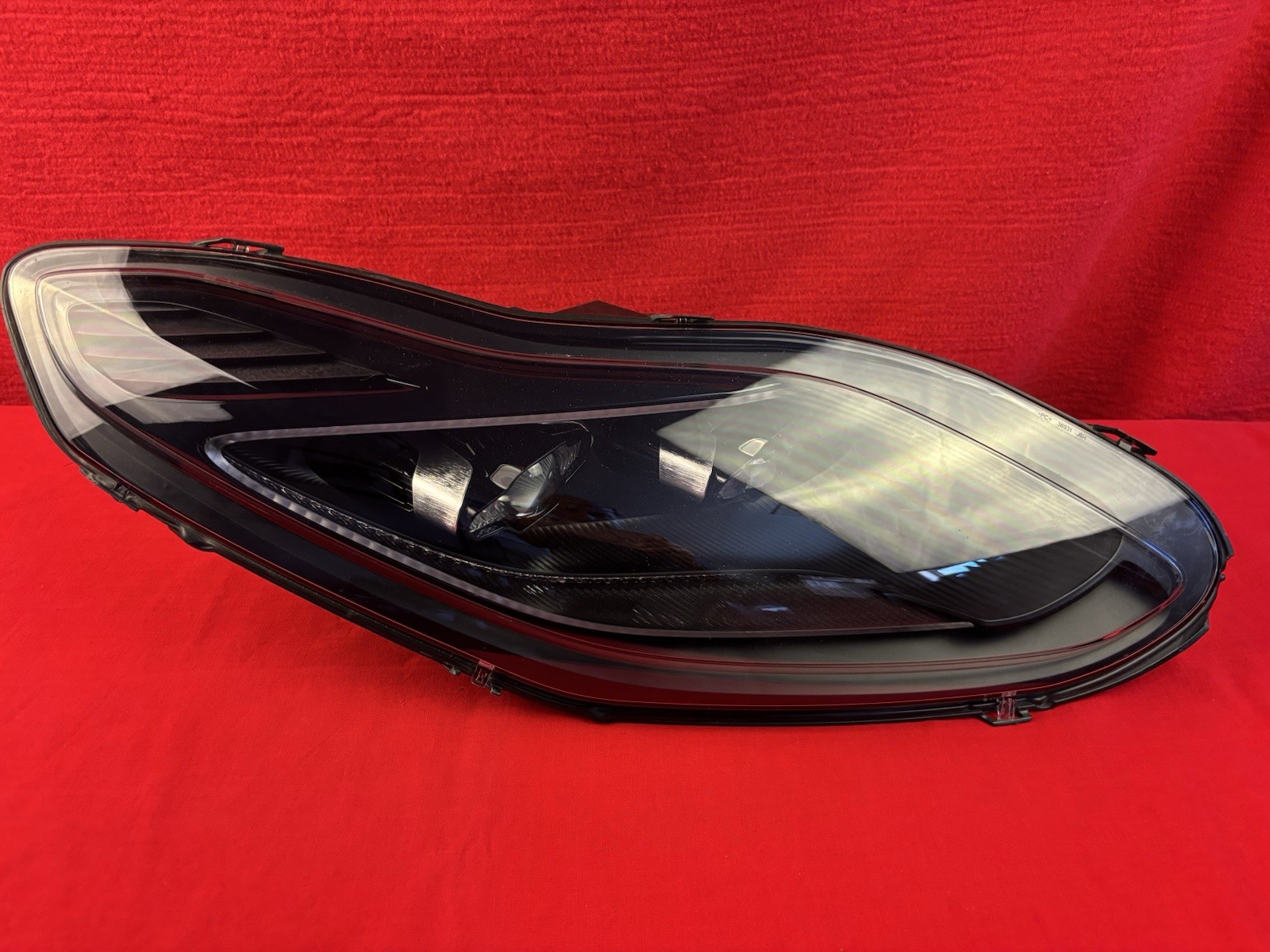 ASTON MARTIN DB11 RIGHT FRONT HEADLIGHT
