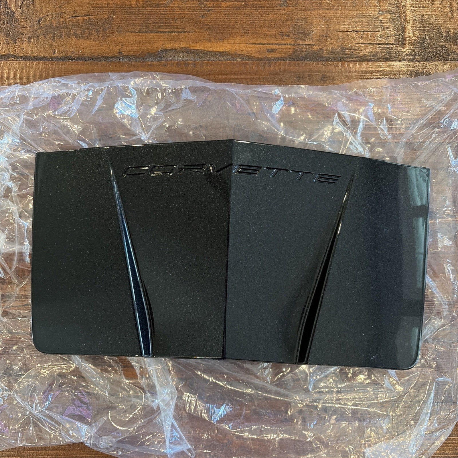 2020-2024 CHEVROLET CORVETTE STINGRAY FRONT LICENSE PLATE HOLDER COVER 84955035 2020-2024 CHEVROLET CORVETTE STINGRAY FRONT LICENSE PLATE HOLDER COVER 84955035