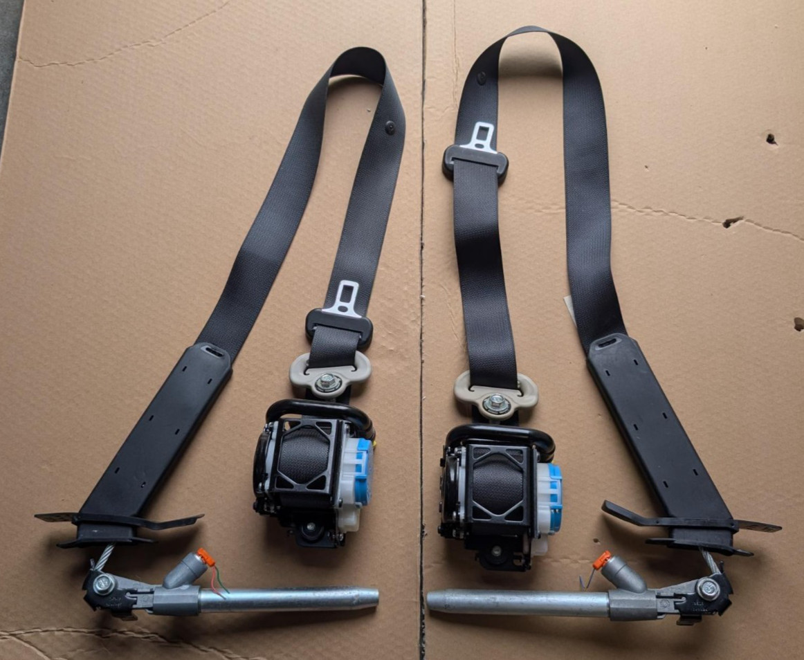 2016- 2020 Nissan Rogue Front Left + Front Right Seat Belts PAIR Black OEM N13
