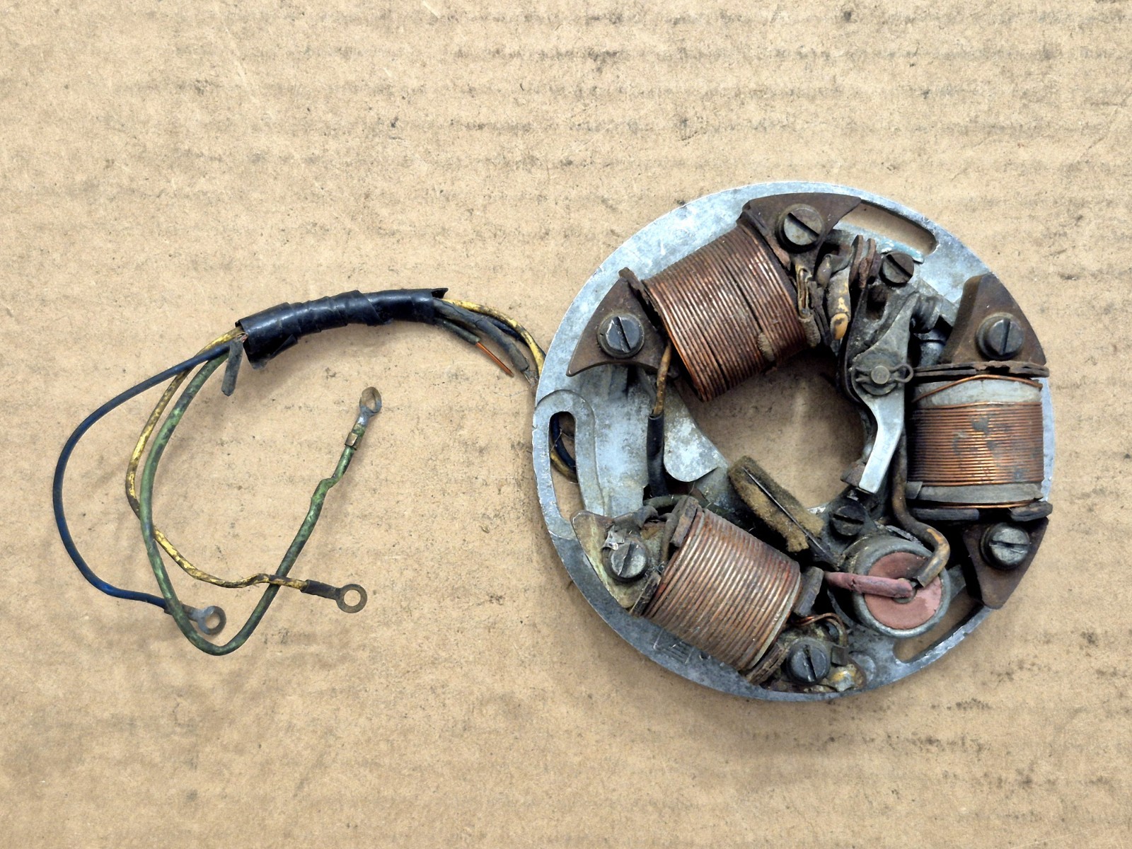 VINTAGE OEM PIAGGIO VESPA STATOR PLATE ASSEMBLY 125 150 200 UNTESTED  - READ
