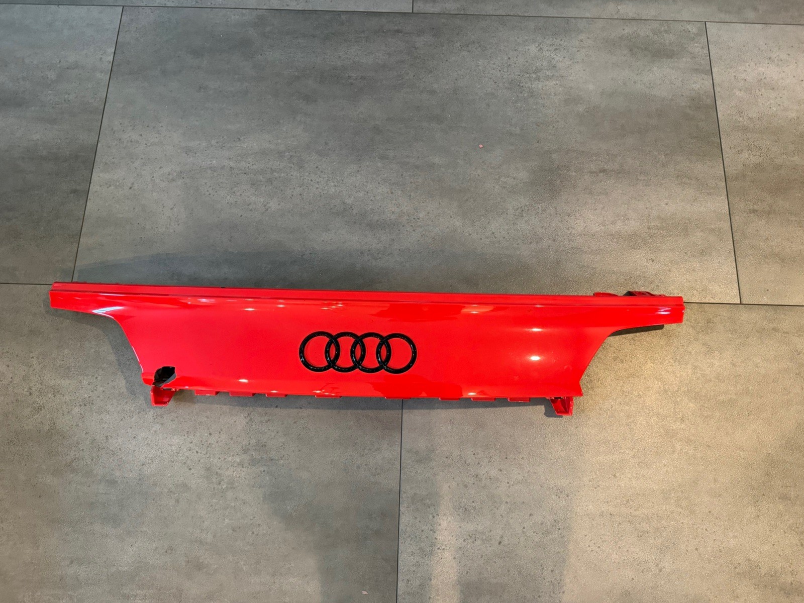 2017 - 2023 AUDI R8 4S REAR BUMPER UPPER TRIM PANEL COVER OEM 4S8807649D +NOTE 2017 - 2023 AUDI R8 4S REAR BUMPER UPPER TRIM PANEL COVER OEM 4S8807649D +NOTE