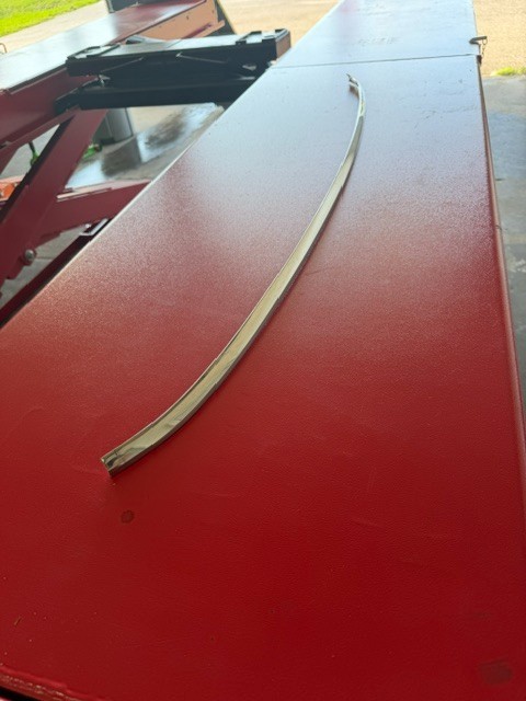 68 69 70 71 72 chevelle cutlass skylark Windshield trim Molding 2 door hardtop 68 69 70 71 72 chevelle cutlass skylark Windshield trim Molding 2 door hardtop