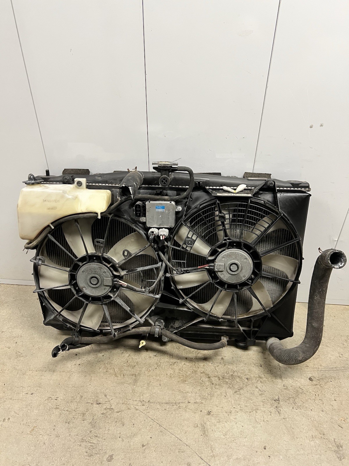 2011–2016 Toyota Sienna Cooling Fan & Radiator Fan OEM 3.5L V6 Cooling Motor 2011–2016 Toyota Sienna Cooling Fan & Radiator Fan OEM 3.5L V6 Cooling Motor