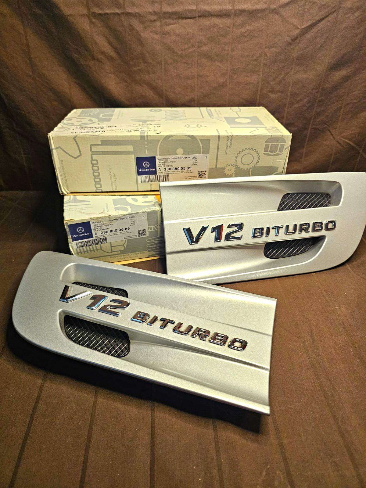 Genuine Mercedes-Benz SL63 SL65 AMG Left & Right Fender Vent Trim Cover OEM Pair Genuine Mercedes-Benz SL63 SL65 AMG Left & Right Fender Vent Trim Cover OEM Pair