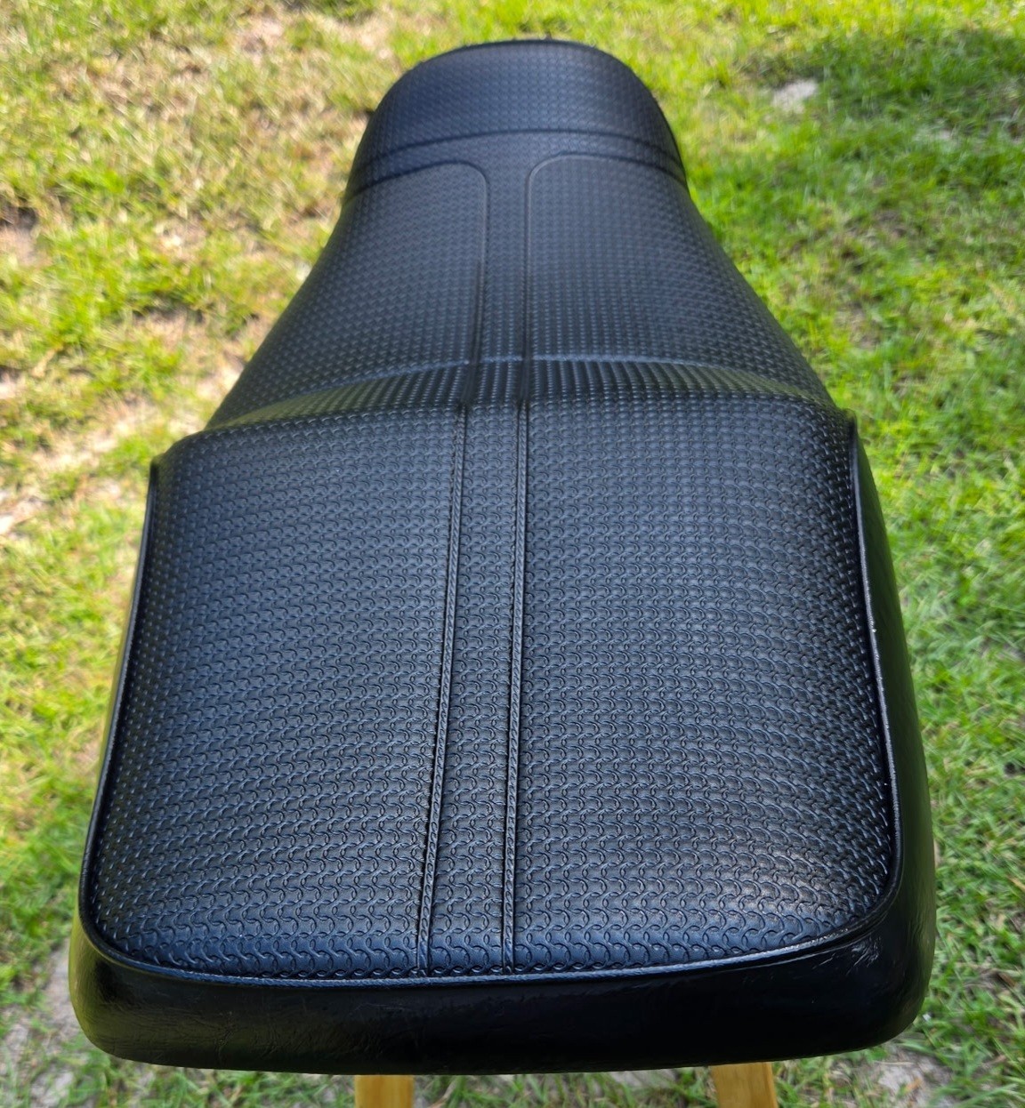 Factory OEM Motorcycle seat for Kawasaki zrx 1100 or zrx 1200 excellent conditio Factory OEM Motorcycle seat for Kawasaki zrx 1100 or zrx 1200 excellent conditio
