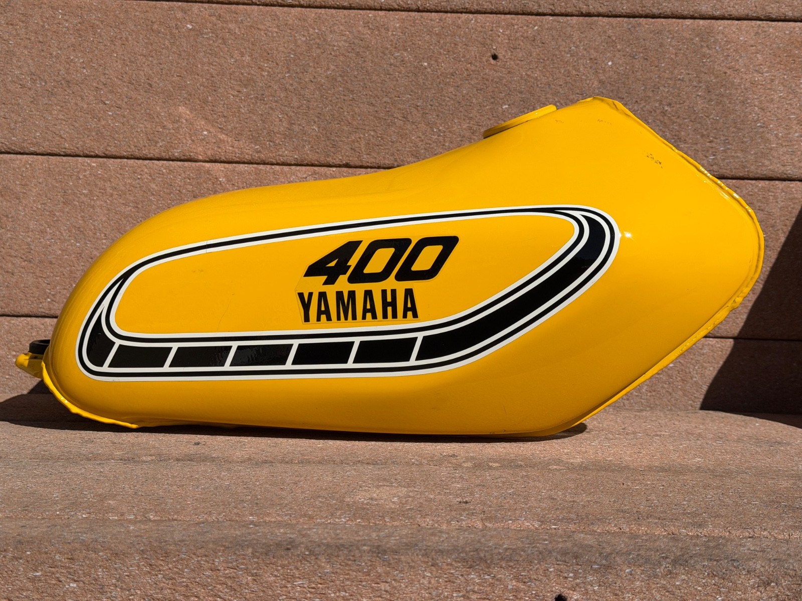 Yamaha YZ400C 1976 YZ Original Fuel Tank - Extremely Nice Condition Yamaha YZ400C 1976 YZ Original Fuel Tank - Extremely Nice Condition