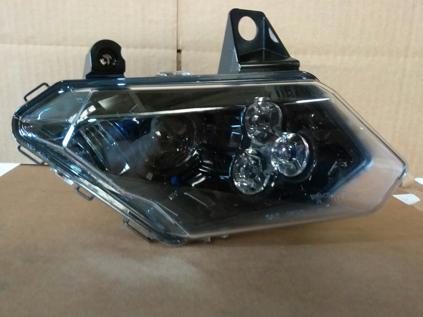 NEW CAN AM HEADLIGHT MAVERICK X3 RIGHT 710004659 PASSENGER SIDE TURBO MAX 900HO NEW CAN AM HEADLIGHT MAVERICK X3 RIGHT 710004659 PASSENGER SIDE TURBO MAX 900HO