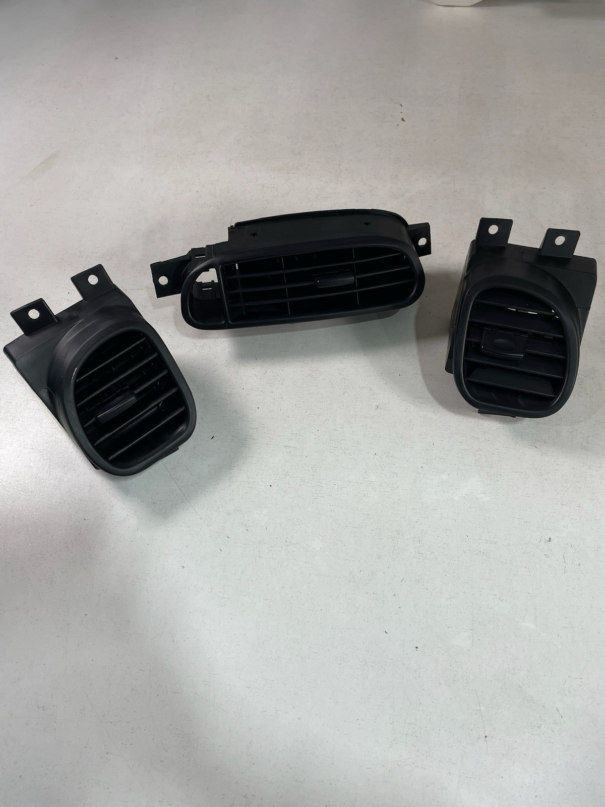 1997-2004 Chevrolet Corvette C5 HVAC Dashboard Vent Set Of 3 0015 1997-2004 Chevrolet Corvette C5 HVAC Dashboard Vent Set Of 3 0015