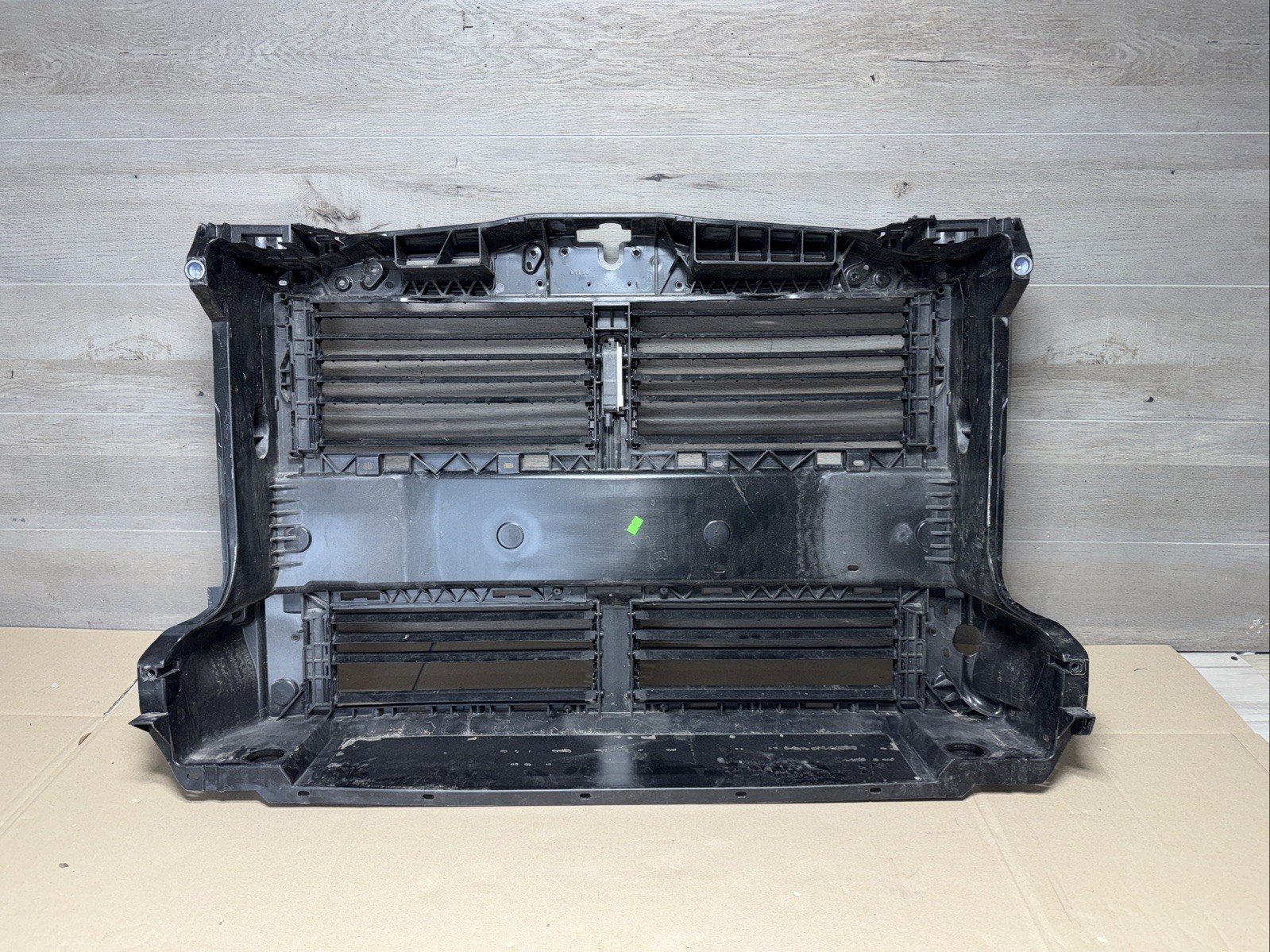2020 2023 FORD ESCAPE FRONT RADIATOR SHUTTER OEM
