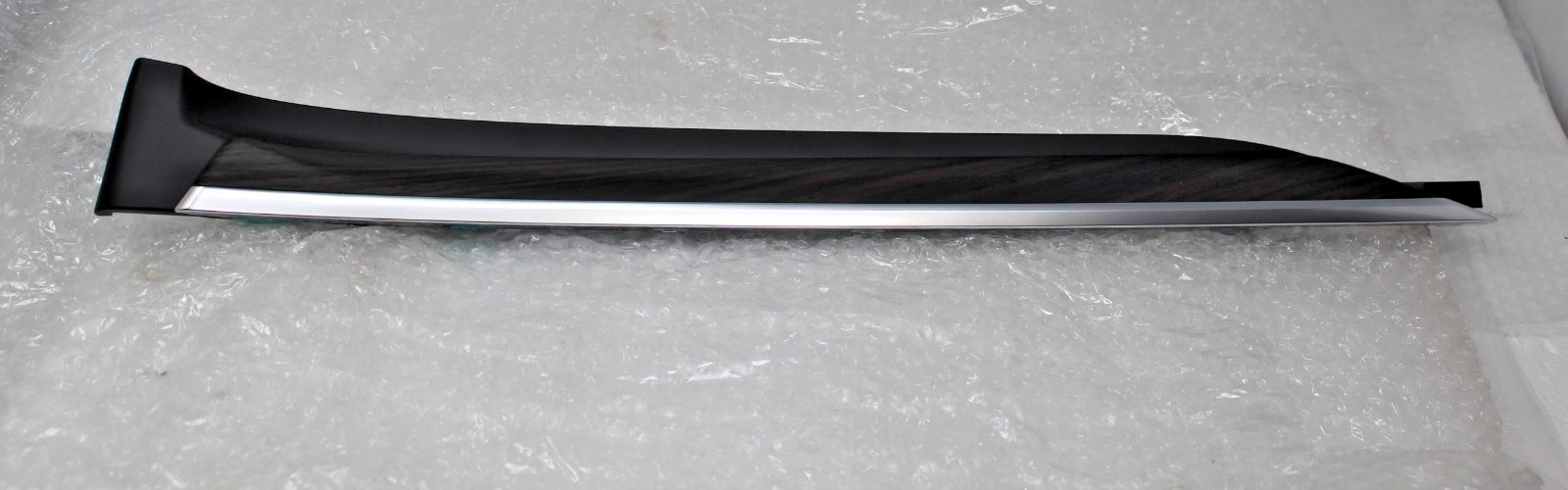 Genuine 2021-24 TESLA MODEL S PLAID DOOR DECOR TRIM RIGHT FRONT 1588391-42-C OEM Genuine 2021-24 TESLA MODEL S PLAID DOOR DECOR TRIM RIGHT FRONT 1588391-42-C OEM