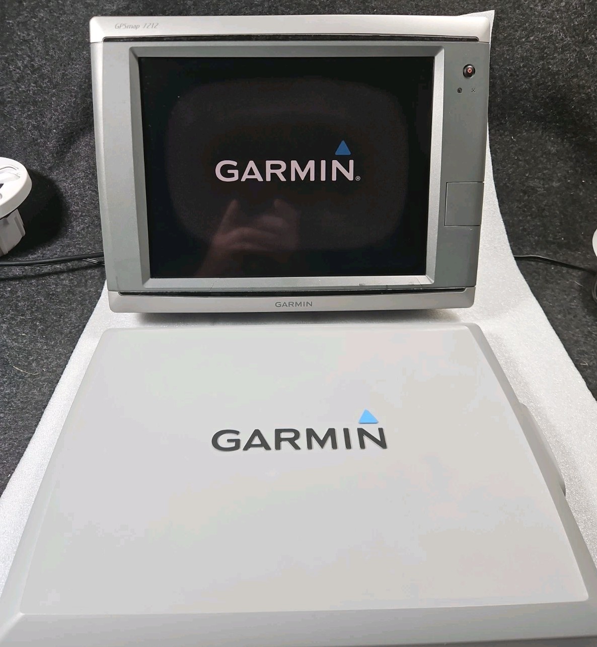 Garmin GPSmap 7212 MFD + SunCover 👉 Fair Condition ✅️ For Parts - But Works Garmin GPSmap 7212 MFD + SunCover 👉 Fair Condition ✅️ For Parts - But Works