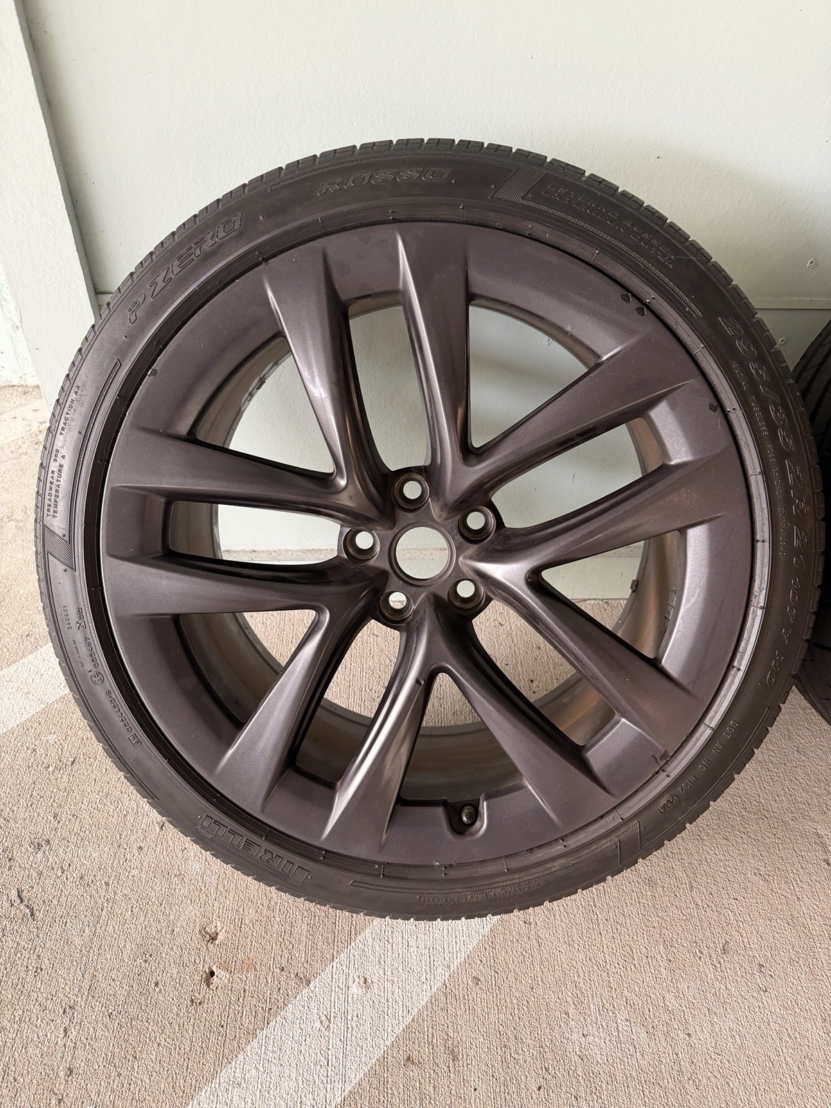 21” Tesla Model S Arachnid Wheels & Tires