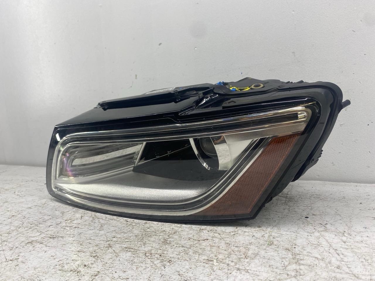 2013-2015 AUDI Q5 LEFT PASSENGER FRONT LIGHT LAMP HEADLIGHT 8R0941005E 2013-2015 AUDI Q5 LEFT PASSENGER FRONT LIGHT LAMP HEADLIGHT 8R0941005E
