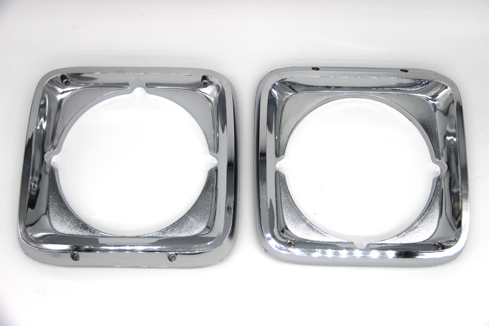 Headlight Bezel for 1980 GMC Brigadier 8000 Set (2) Headlight Bezel for 1980 GMC Brigadier 8000 Set (2)