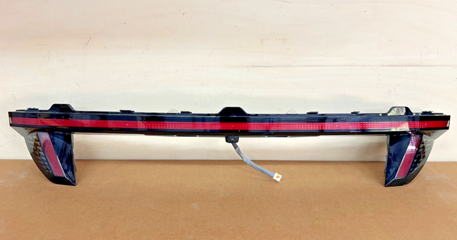 OEM 2022 2023 2024 HYUNDAI TUCSON LED TAIL LIGHT LIFT GATE MOUNT W/ CAMERA NICE OEM 2022 2023 2024 HYUNDAI TUCSON LED TAIL LIGHT LIFT GATE MOUNT W/ CAMERA NICE