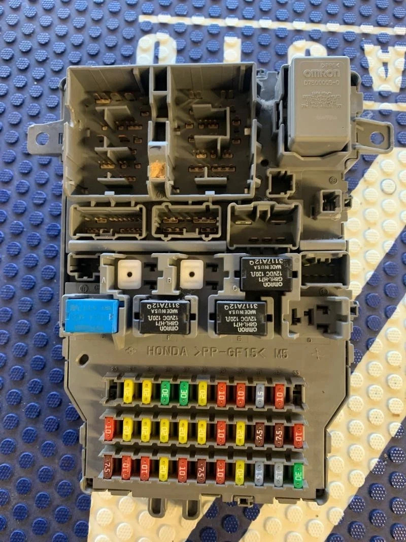07 - 13 Acura MDX 3.7 OEM Interior Cabin Fuse Relay Junction Box 07 - 13 Acura MDX 3.7 OEM Interior Cabin Fuse Relay Junction Box
