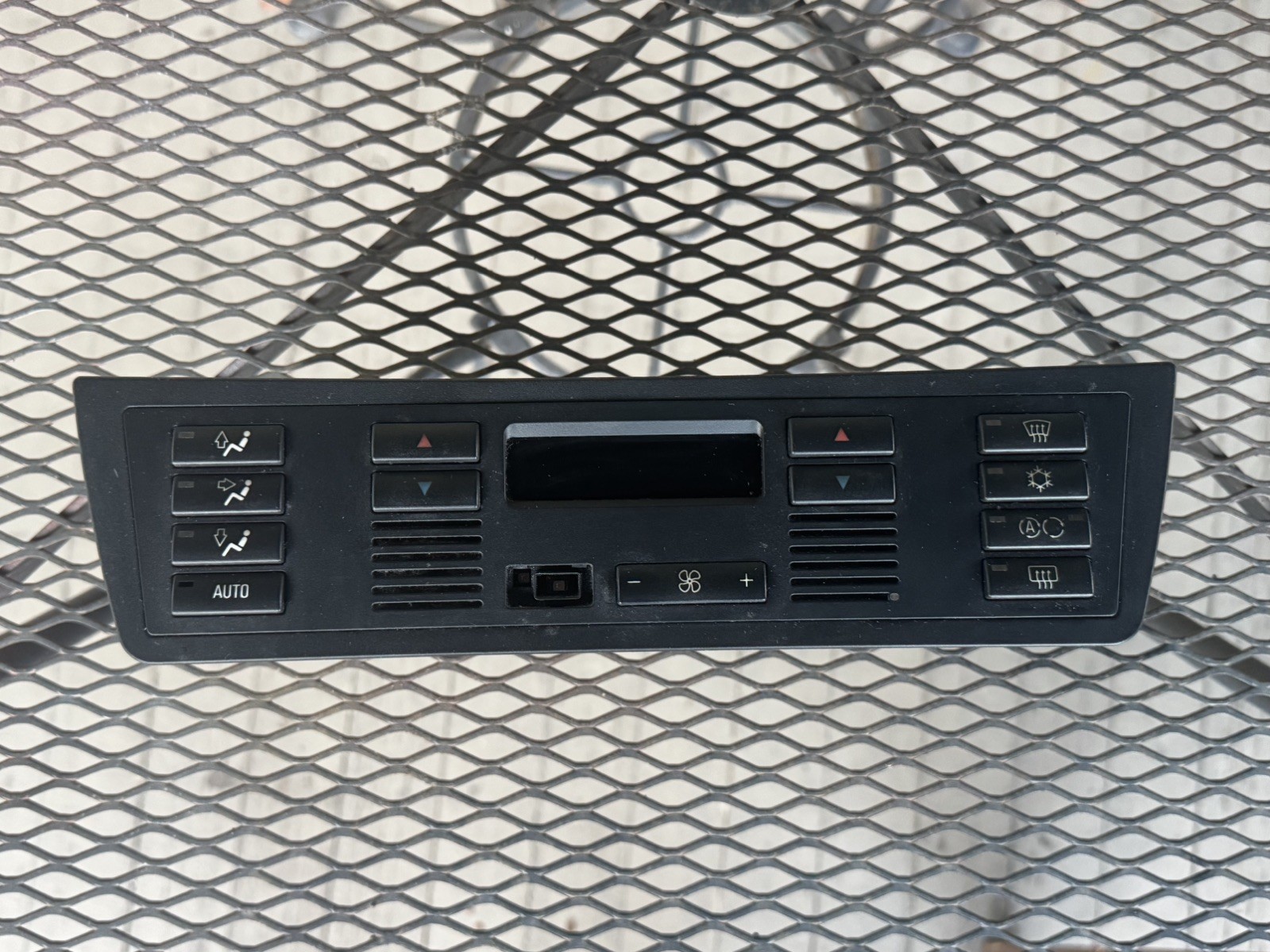 2000-2006 BMW E53 X5 CLIMATE CONTROL HVAC DIGITAL A/C HEATER OEM 64116926882 2000-2006 BMW E53 X5 CLIMATE CONTROL HVAC DIGITAL A/C HEATER OEM 64116926882