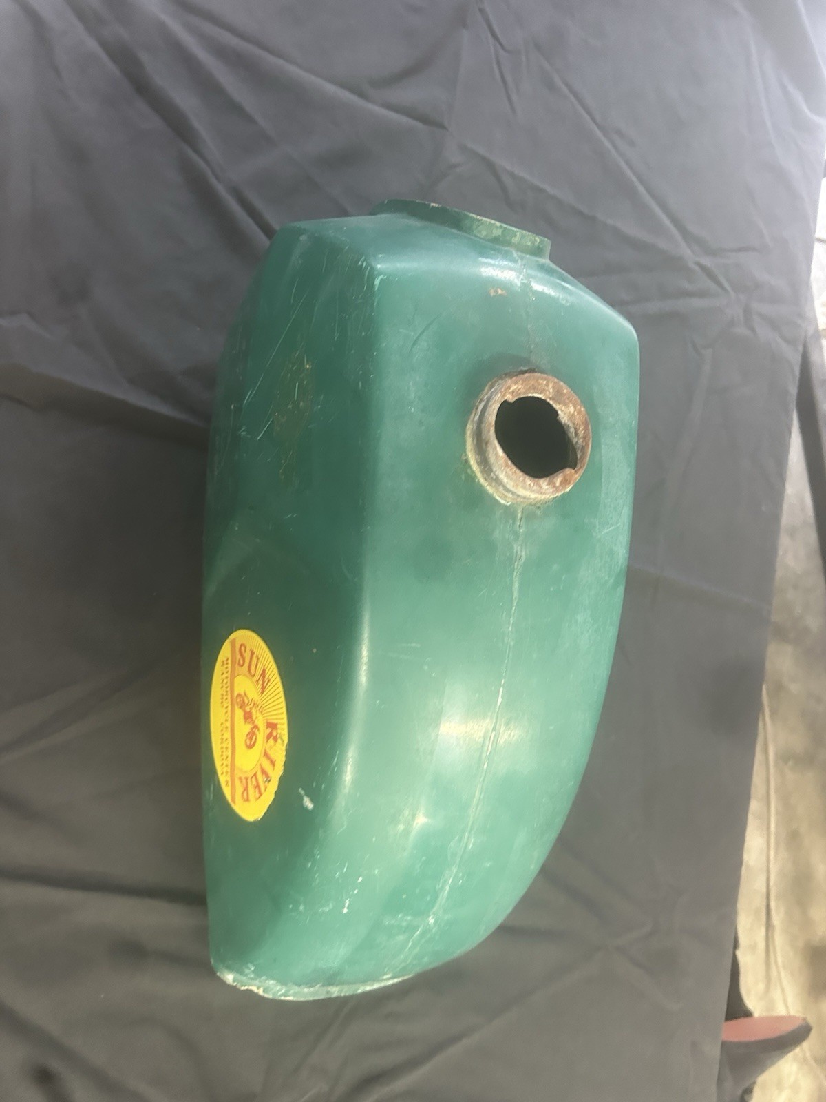 Penton Six Day Fiberglass Fuel Tank (KTM) Penton Six Day Fiberglass Fuel Tank (KTM)