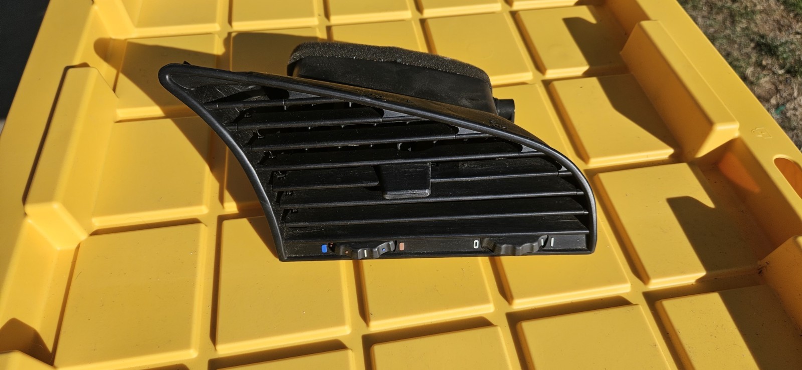 1995-1999 BMW 325i 323i 328i M3 E36 Center Dash Air Vent OEM. 1