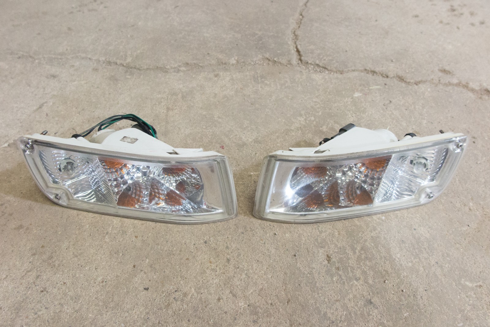 90-96 NISSAN 300ZX FRONT BUMPER TURN SIGNAL LIGHT DRIVER PASSENGER CLEAR MARKER