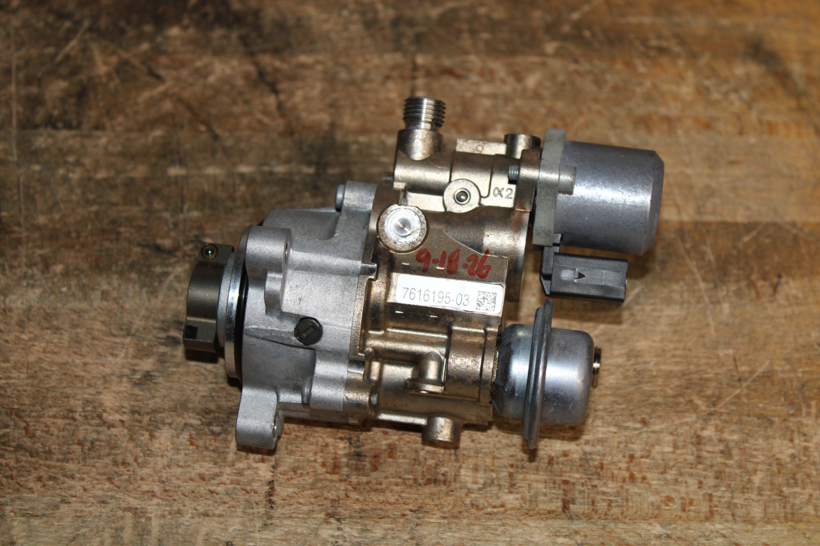 2009 BMW E90 E60 335i 535i N54 High Pressure fuel pump 7613933 2009 BMW E90 E60 335i 535i N54 High Pressure fuel pump 7613933