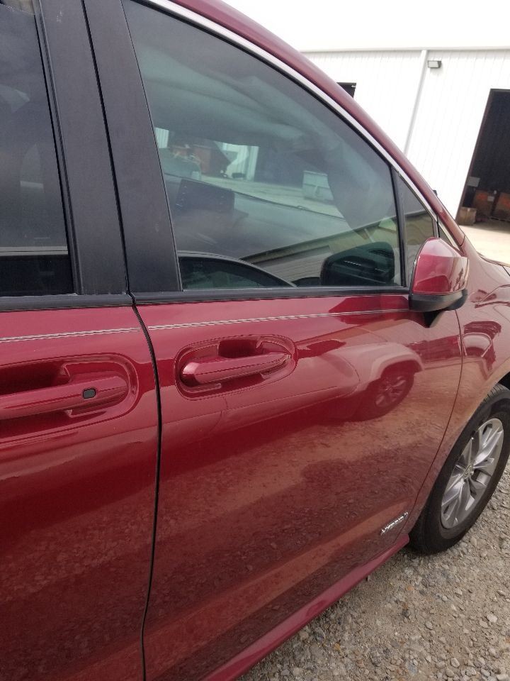21 2021 TOYOTA SIENNA PASSENGER RIGHT FRONT DOOR RED