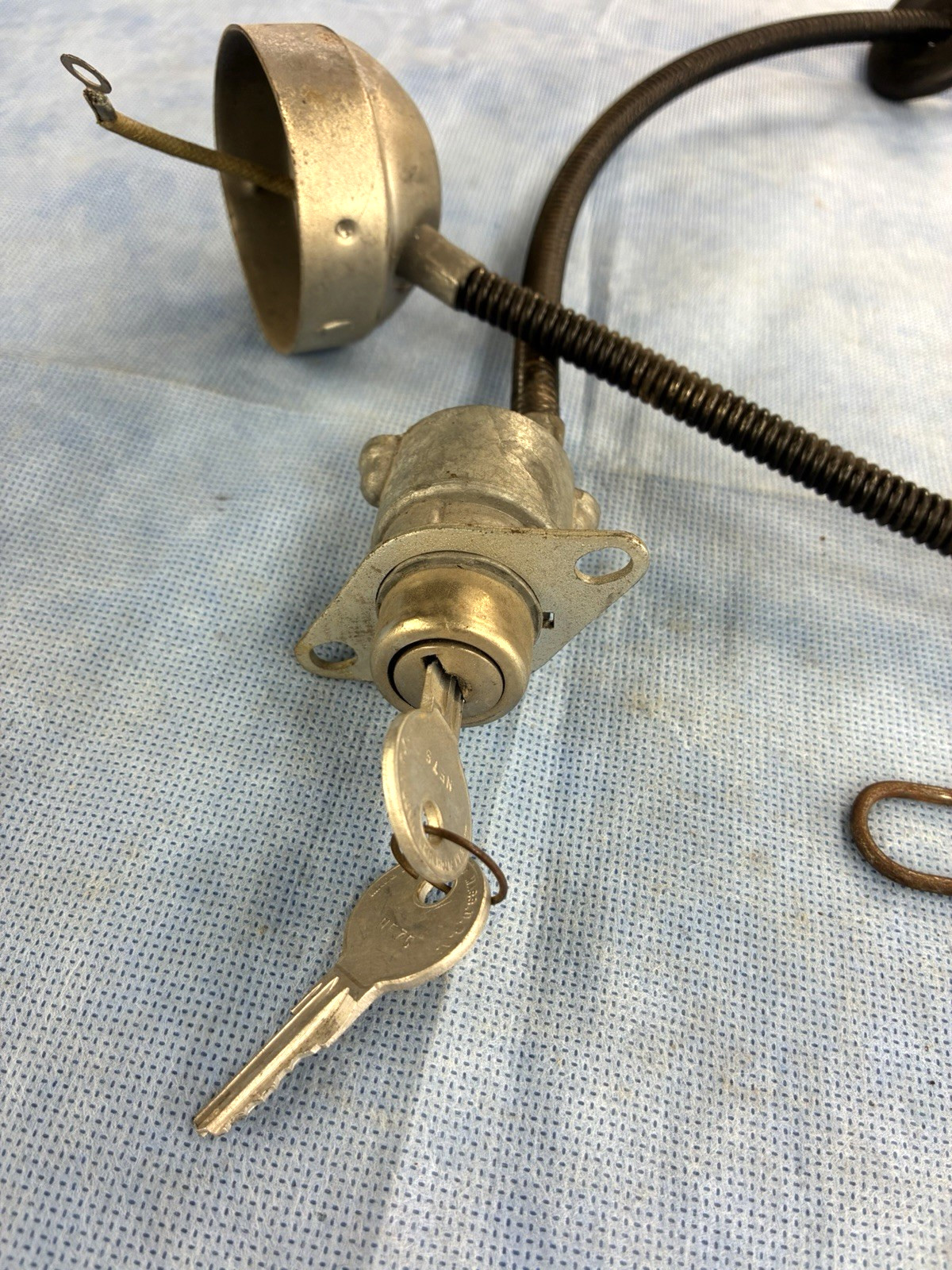 1937-1940 Chevrolet NOS Ignition Switch With Key & Cable 1938 1939 GM NORS