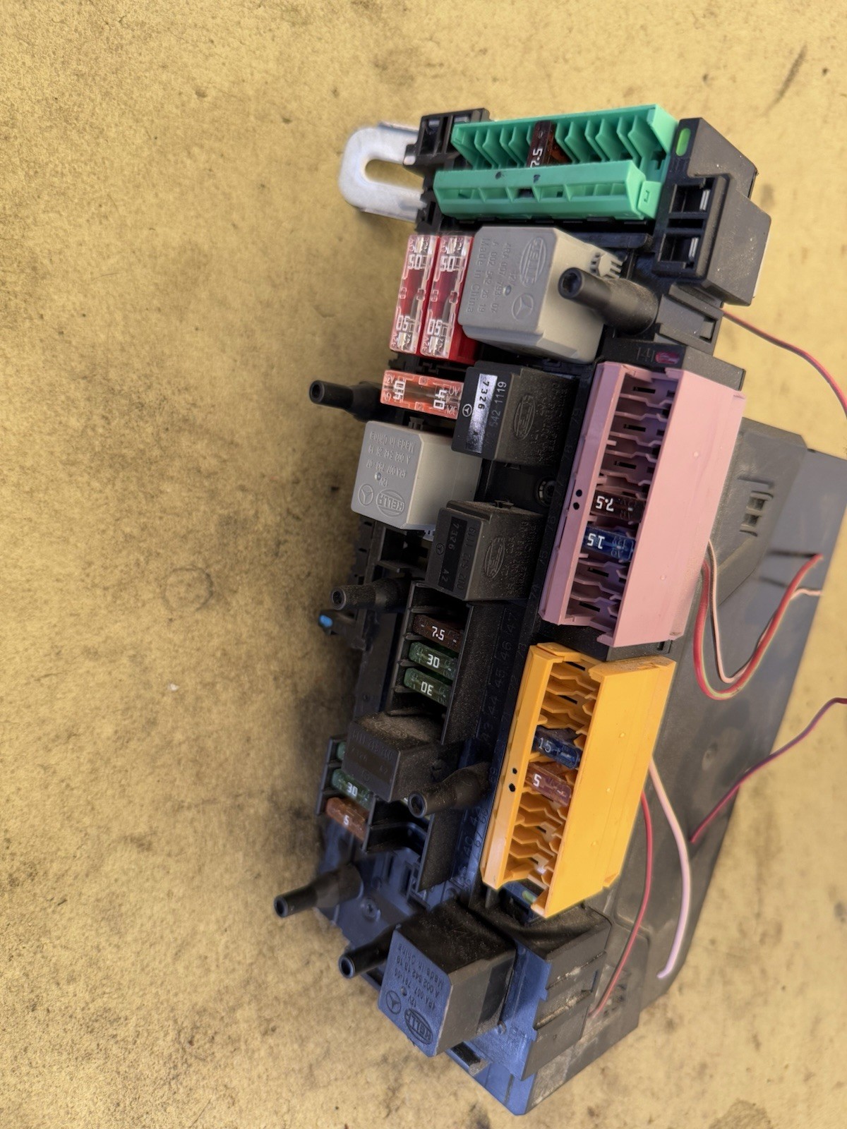 08-09 Mercedes W204 C300 C350 Rear SAM Fuse Relay Module Box 2045458201 Oem 08-09 Mercedes W204 C300 C350 Rear SAM Fuse Relay Module Box 2045458201 Oem