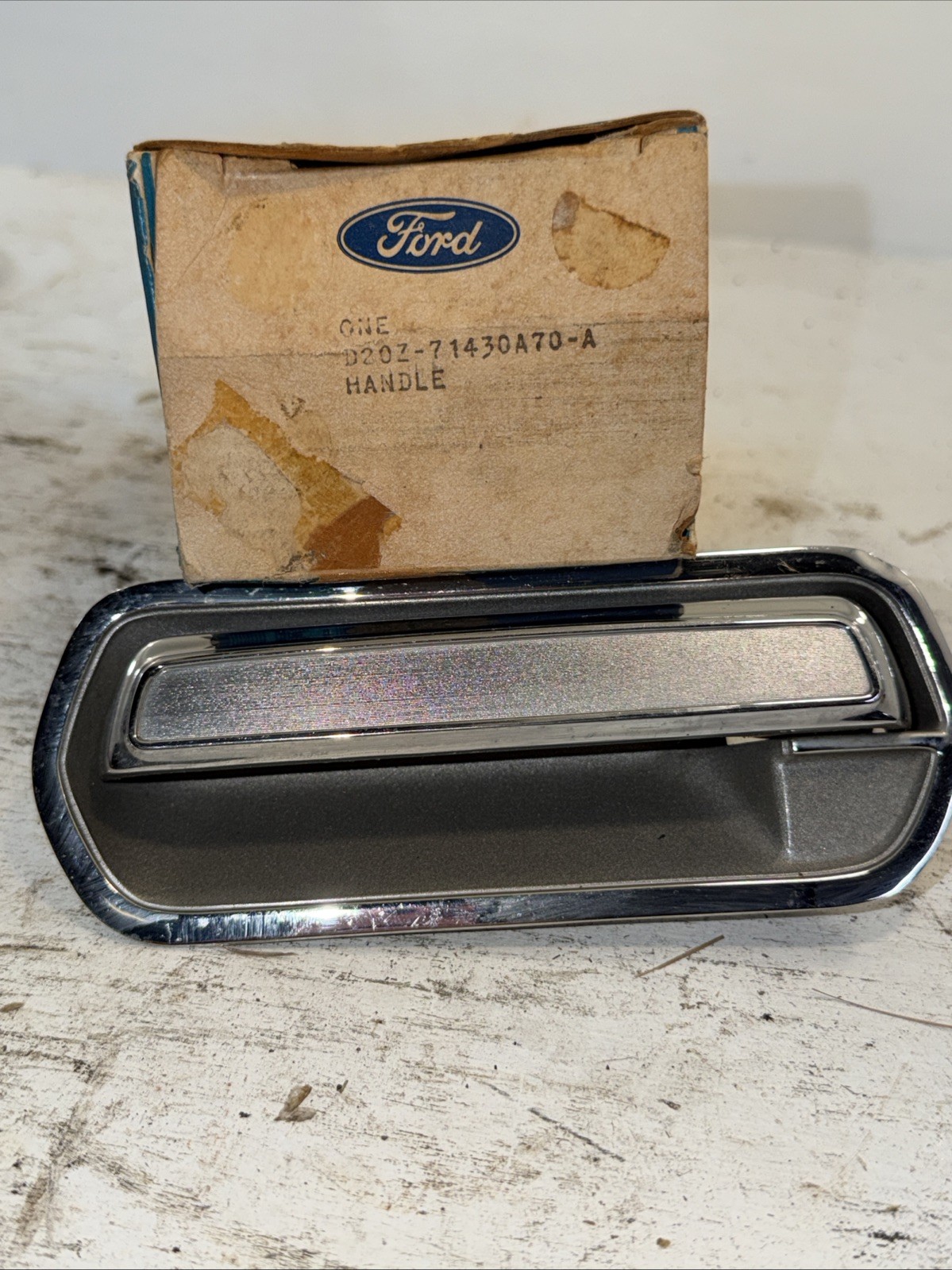 New NOS OEM Ford D2OZ-71430A70-A 1972-76 Torino Gran 77 LTD 2 Tailgate Handle New NOS OEM Ford D2OZ-71430A70-A 1972-76 Torino Gran 77 LTD 2 Tailgate Handle