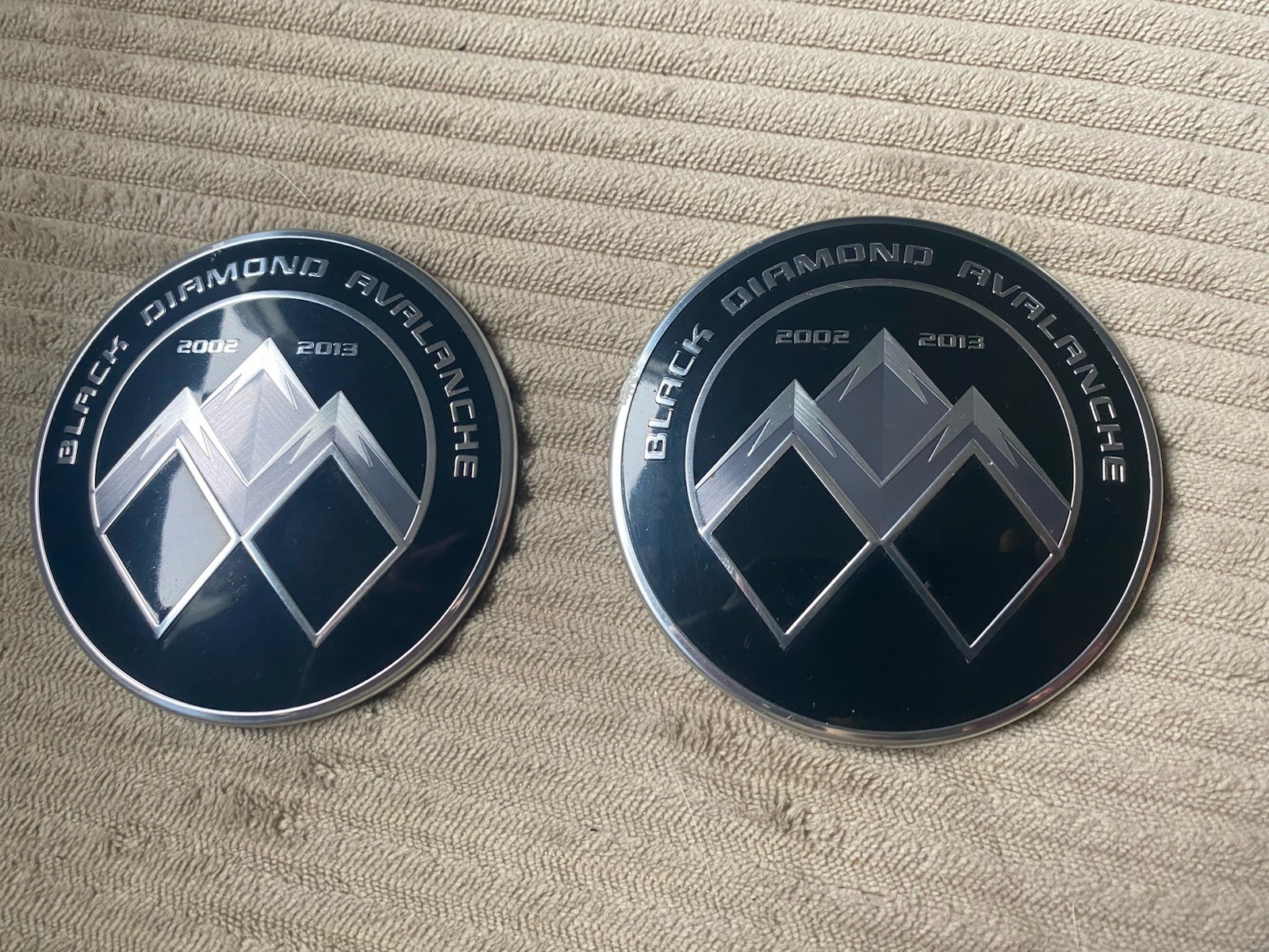2013 Chevrolet Avalanche Black Diamond Exterior Pillar Emblem Badges Pair 2013 Chevrolet Avalanche Black Diamond Exterior Pillar Emblem Badges Pair