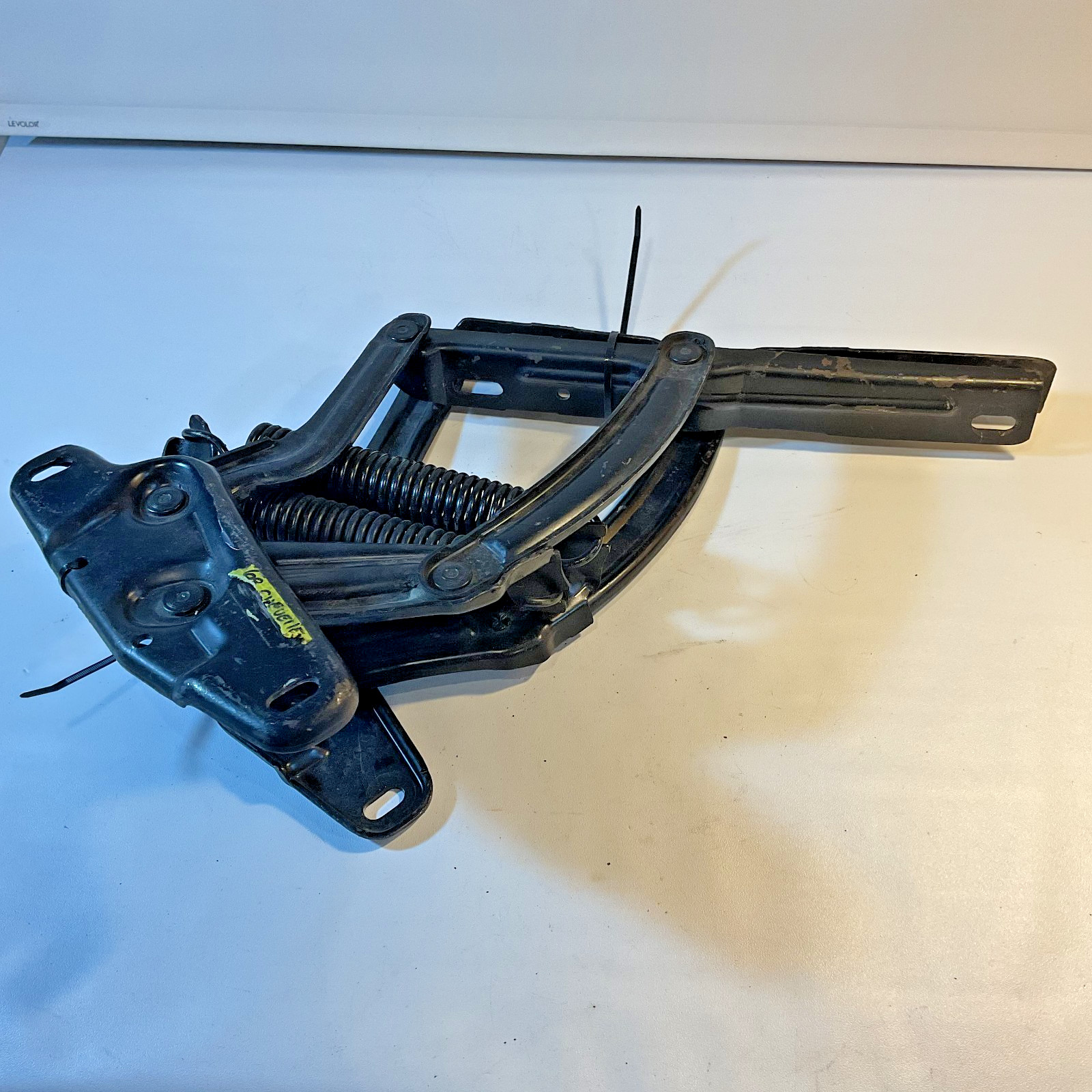 1968 1969 1970 1971 1972 CHEVY CHEVELLE MALIBU EL CAMINO HOOD HINGES ORIGINAL 1968 1969 1970 1971 1972 CHEVY CHEVELLE MALIBU EL CAMINO HOOD HINGES ORIGINAL