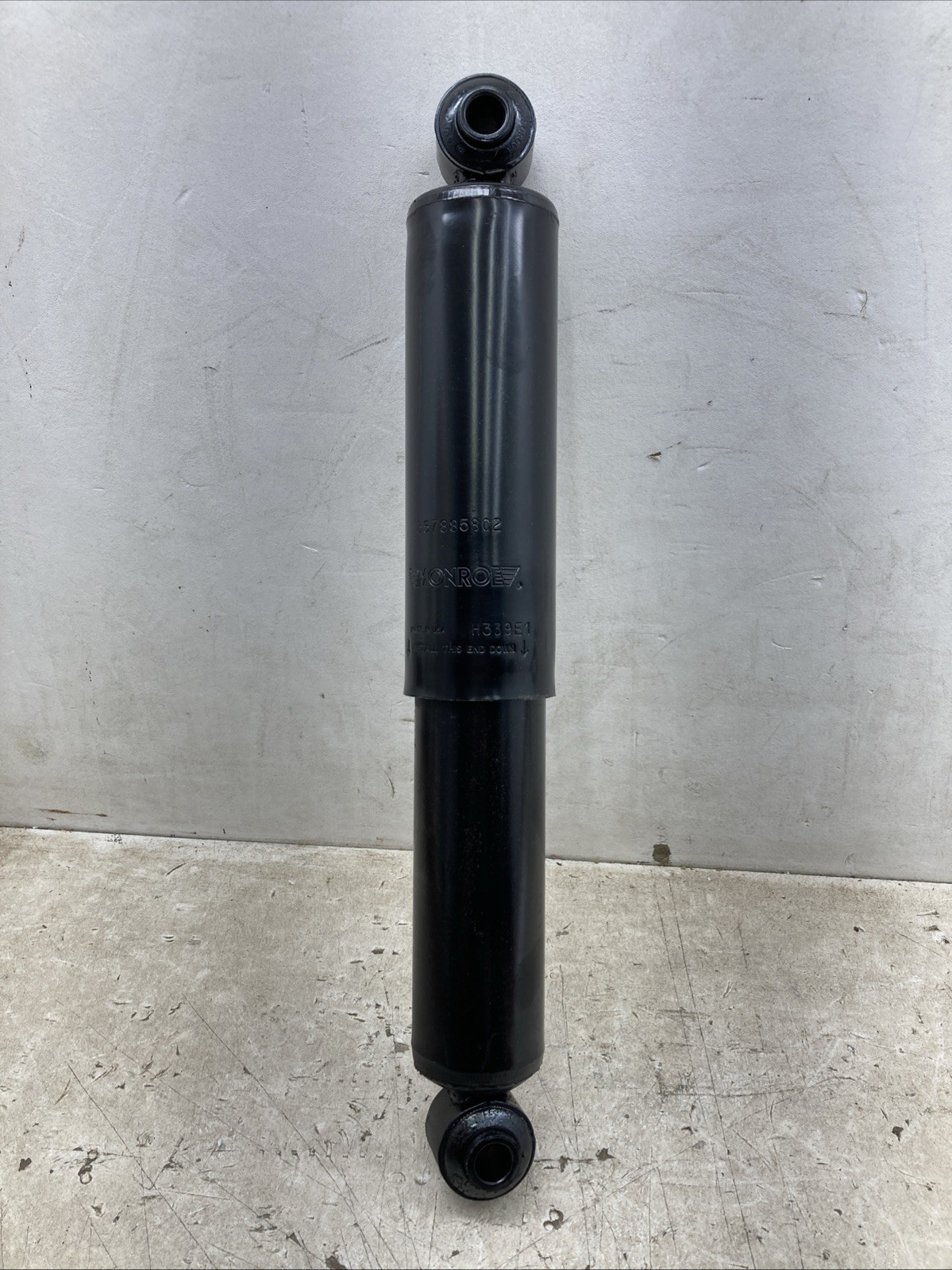Genuine International Shock Absorber 3578858C2 (New Old Stock) Genuine International Shock Absorber 3578858C2 (New Old Stock)
