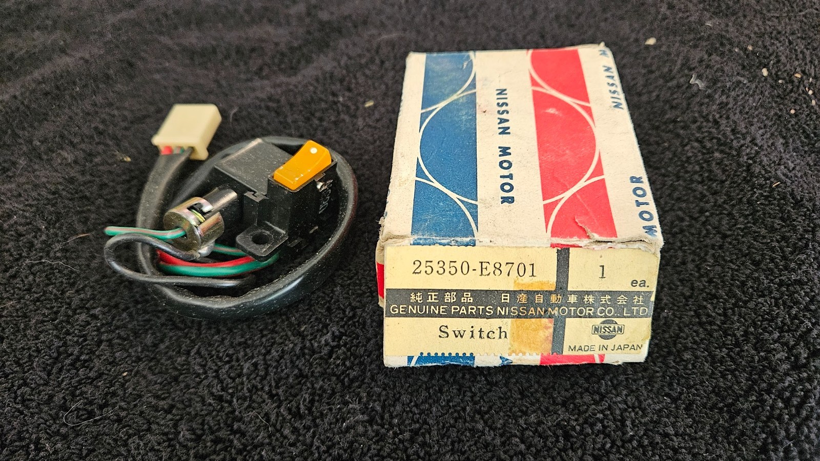 Datsun 240z 70-71  Brand New in the Nissan Box Illuminated  DEFROST SWITCH NOS