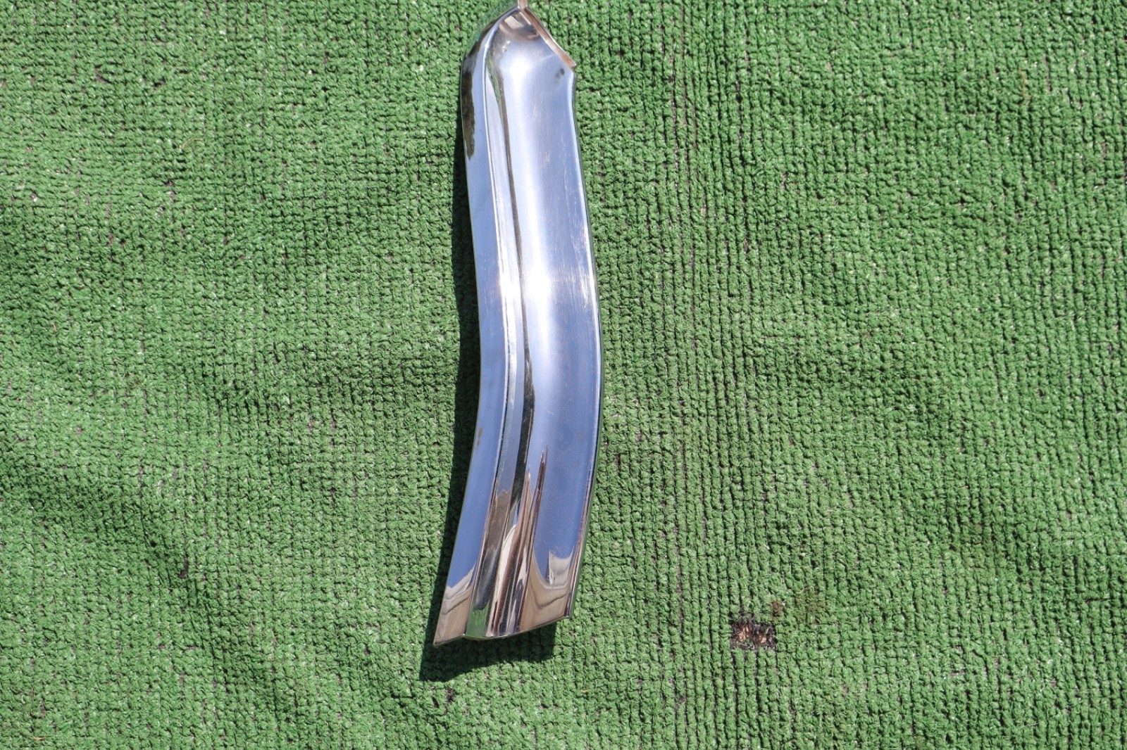 1968 1969 Buick Riviera front fender edge trim passengers side 68 69 1968 1969 Buick Riviera front fender edge trim passengers side 68 69
