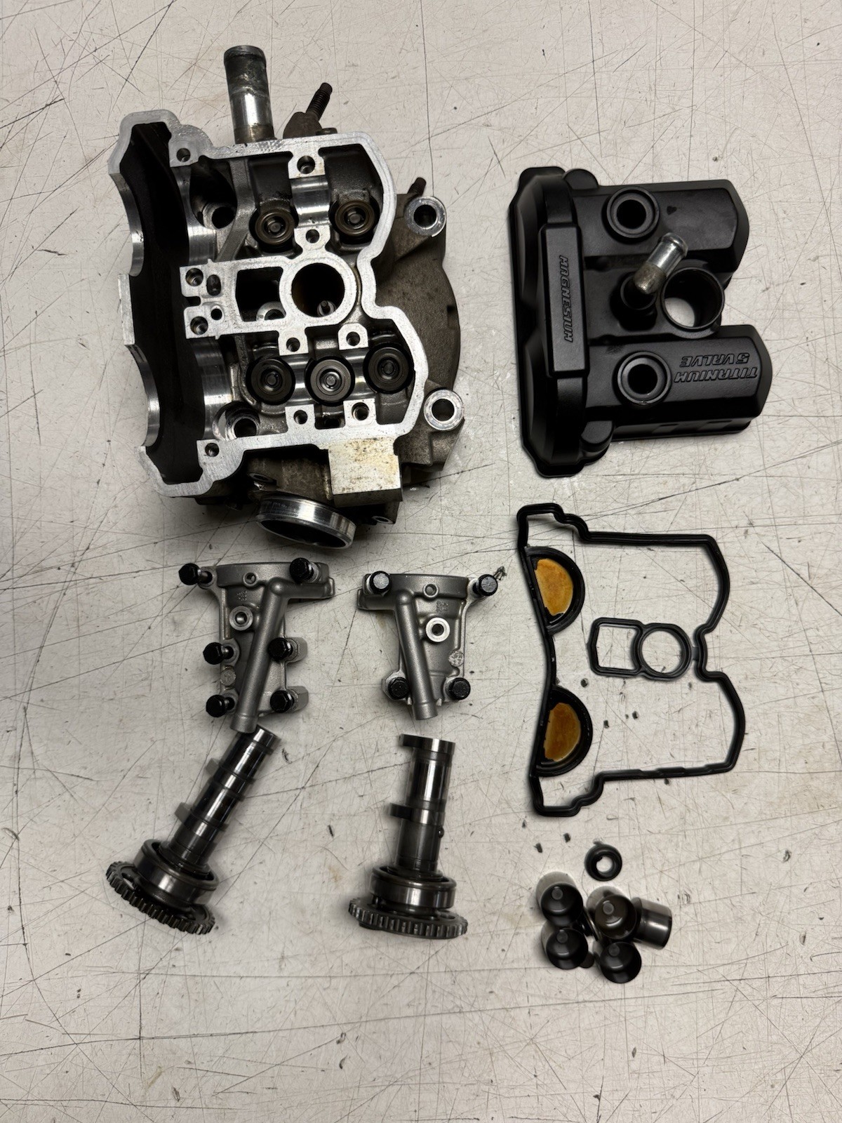 2010 Yamaha YFZ450R Cylinder Head with Cams - Good Journals 2010 Yamaha YFZ450R Cylinder Head with Cams - Good Journals