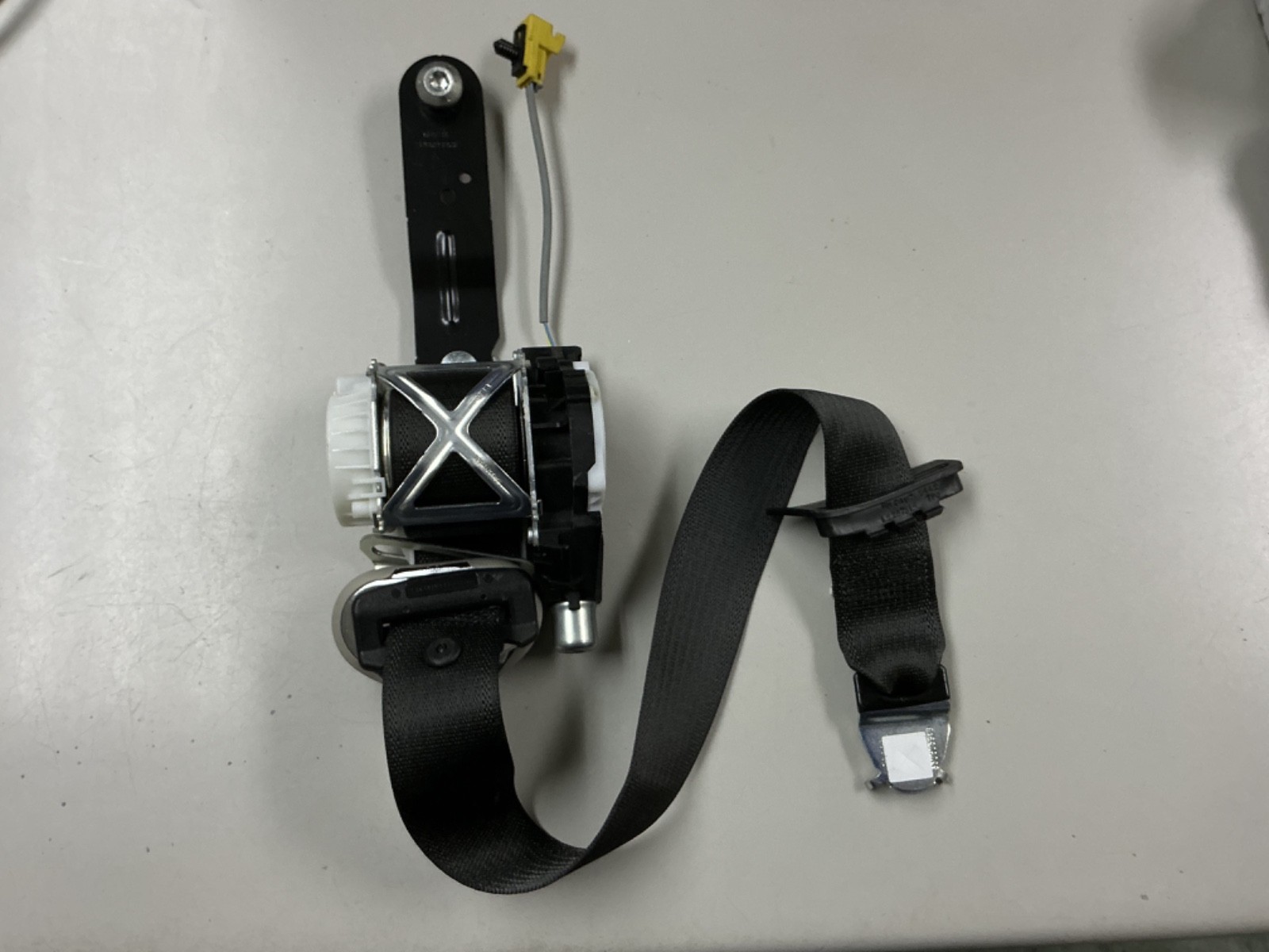 2007-2008 Chevy Suburban Tahoe front right side seat belt BLACK/GRAY