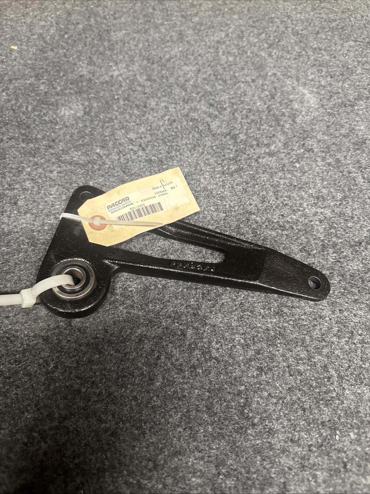 E21-1003 OEM Paccar Bellcrank Clutch Control HD Lever Assembly Kenworth E21-1003 OEM Paccar Bellcrank Clutch Control HD Lever Assembly Kenworth