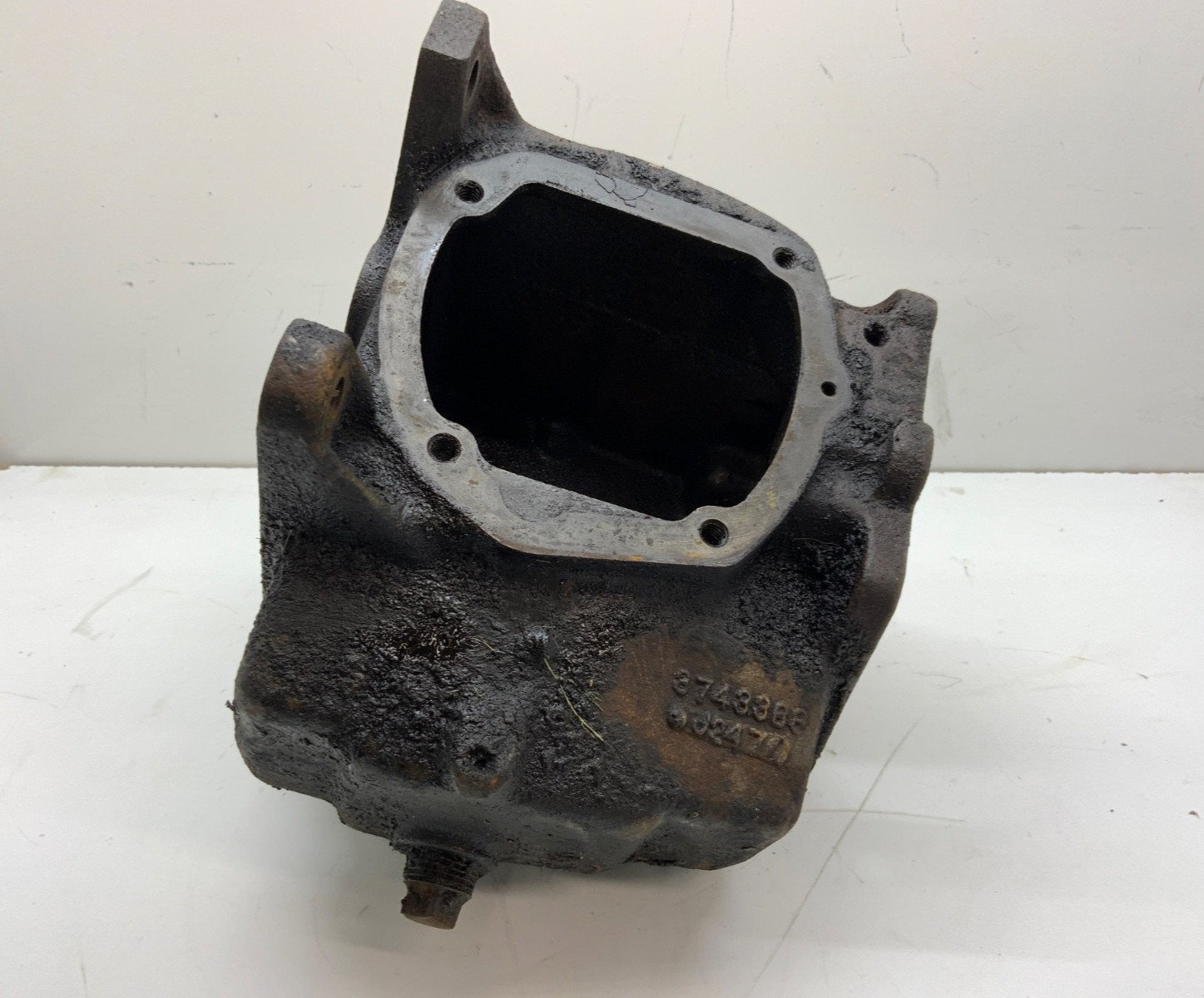 Gm 1957-1963 Chevrolet 3 Speed Manual Transmission Main Case 3743368 L7 1 Gm 1957-1963 Chevrolet 3 Speed Manual Transmission Main Case 3743368 L7 1
