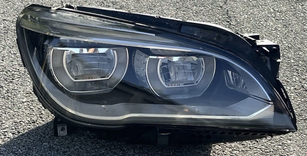 2013-2015 BMW Right Passenger Full Adaptive LED Headlight For Parts Or Fix 2013-2015 BMW Right Passenger Full Adaptive LED Headlight For Parts Or Fix