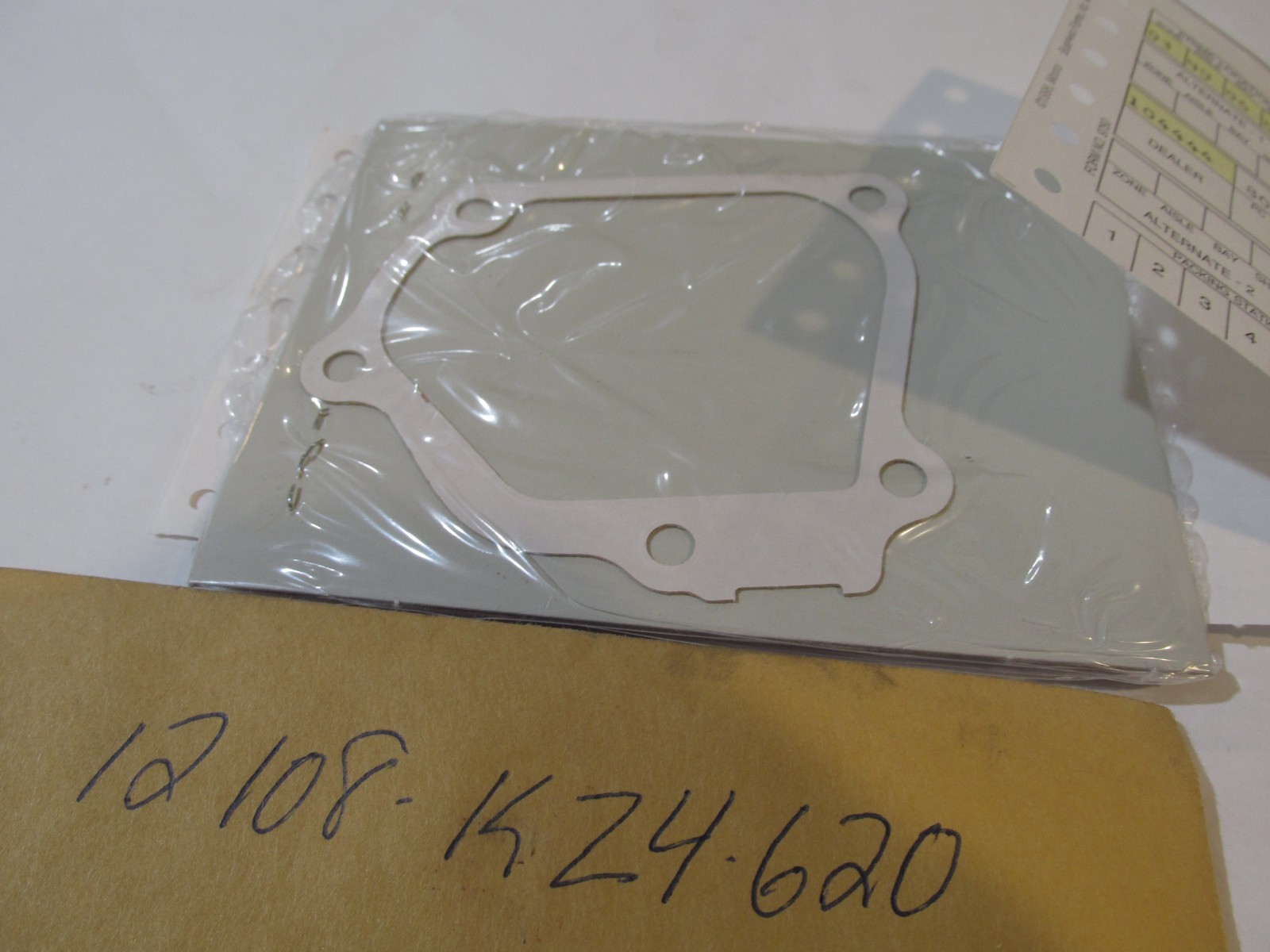 NOS NEW 1992 - 2001 CR250 Genuine Honda OEM Cylinder Cover Gasket 12108-KZ4-620 NOS NEW 1992 - 2001 CR250 Genuine Honda OEM Cylinder Cover Gasket 12108-KZ4-620