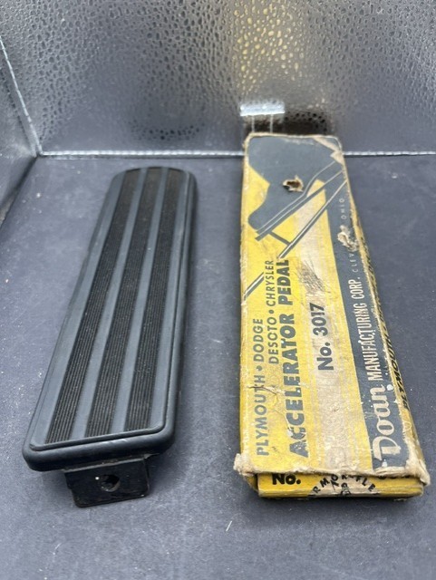 Doan 3017 Accelerator Pedal 1949-1952 Plymouth Dodge DeSoto Chrysler NOS Doan 3017 Accelerator Pedal 1949-1952 Plymouth Dodge DeSoto Chrysler NOS